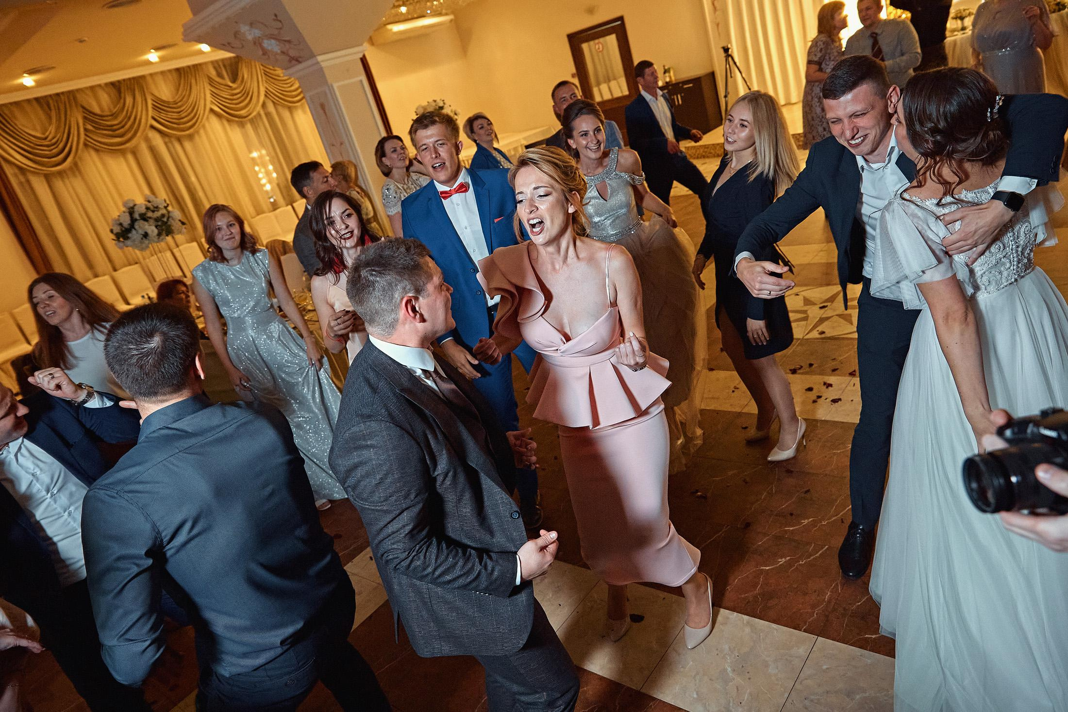 Свадебная съёмка в городе. Свадебный фотограф Антон Артюшин. Работаю в Нижнем Новгороде и Москве