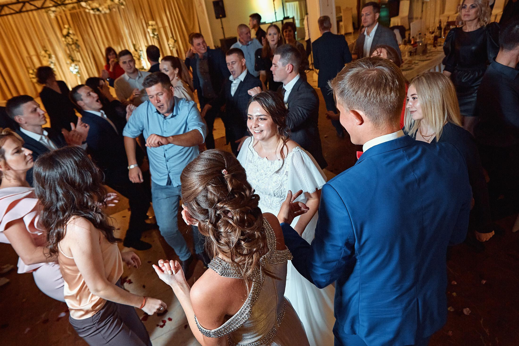 Свадебная съёмка в городе. Свадебный фотограф Антон Артюшин. Работаю в Нижнем Новгороде и Москве