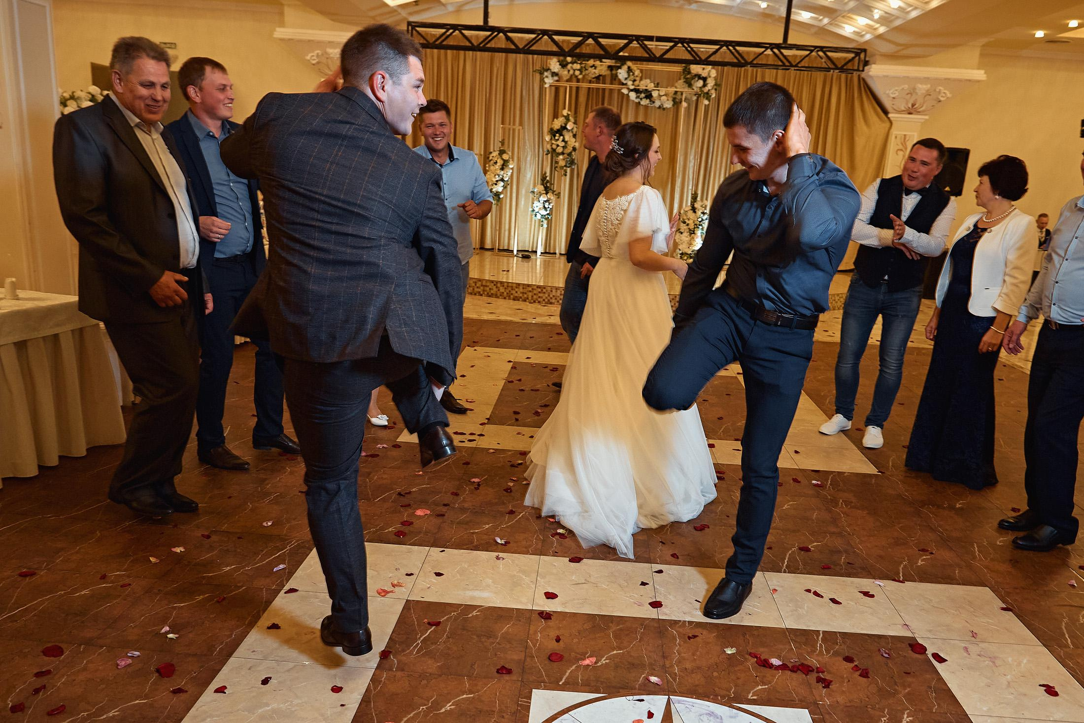 Свадебная съёмка в городе. Свадебный фотограф Антон Артюшин. Работаю в Нижнем Новгороде и Москве