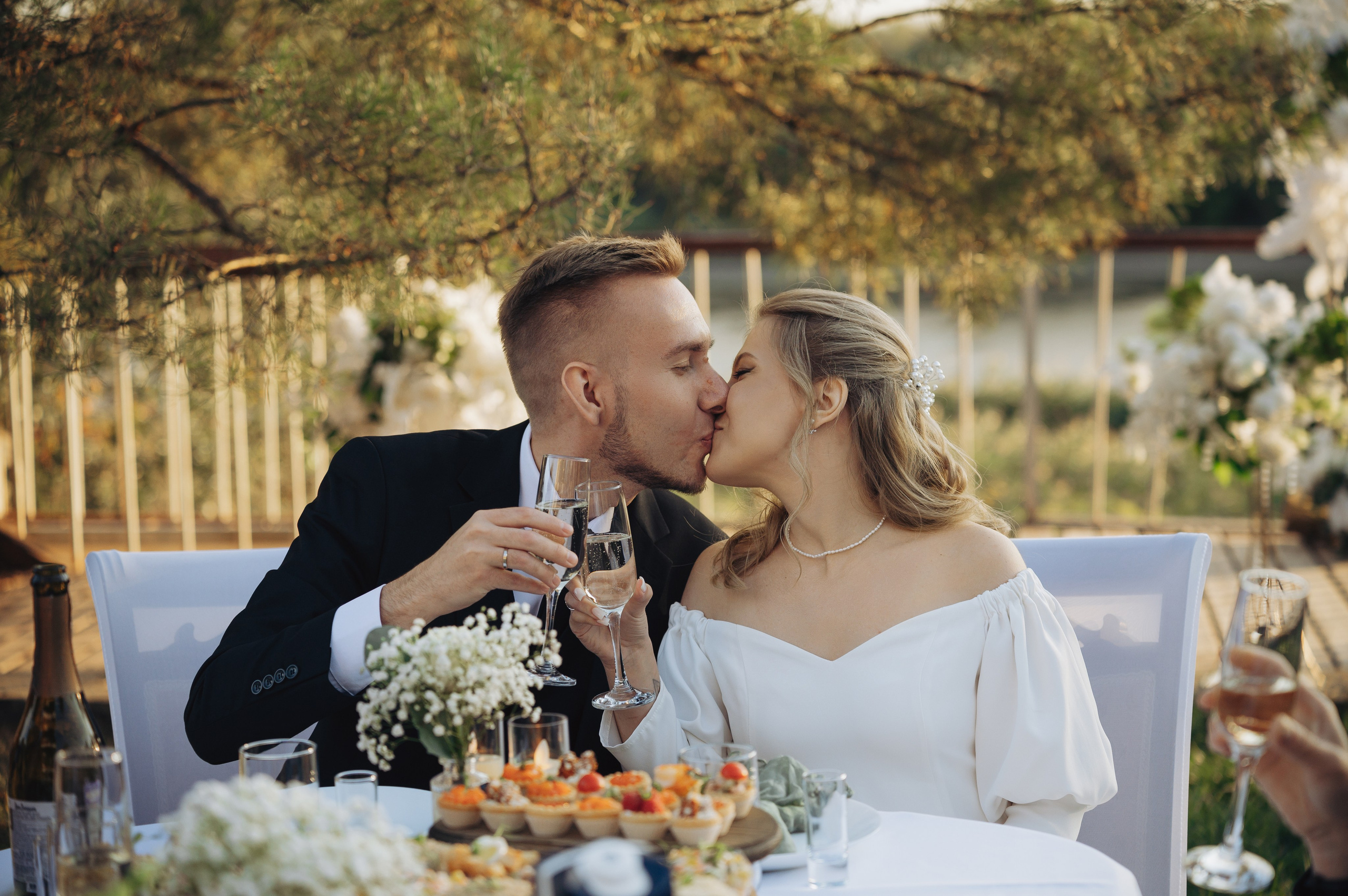 Свадебная съемка в Ростове, прогулка на яхте и семейный ужин за городом