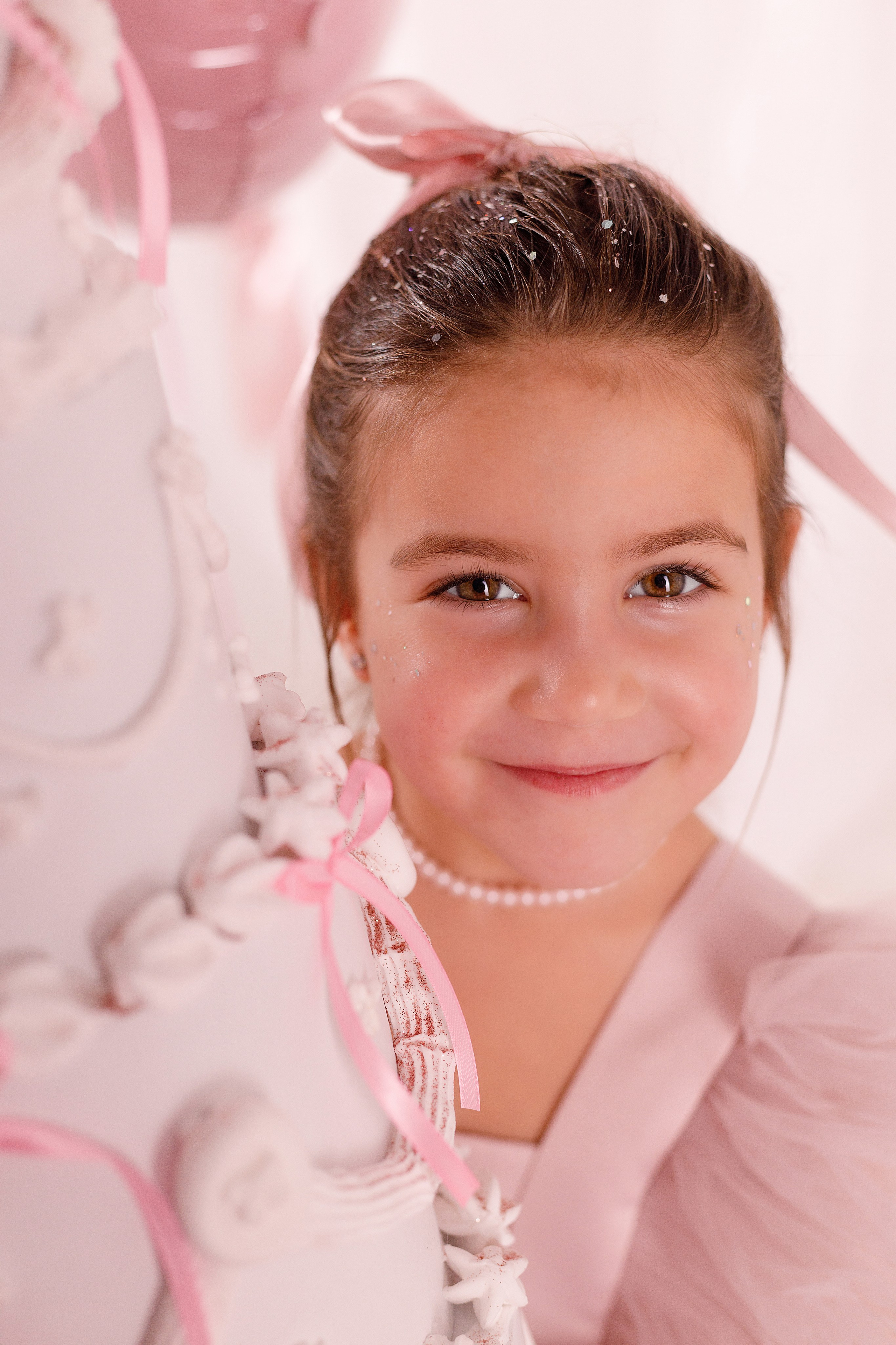 Фотосессия на День Рождения для девочек — сладкий праздник в сказочных декорациях. Детский студийный фотограф Сочи