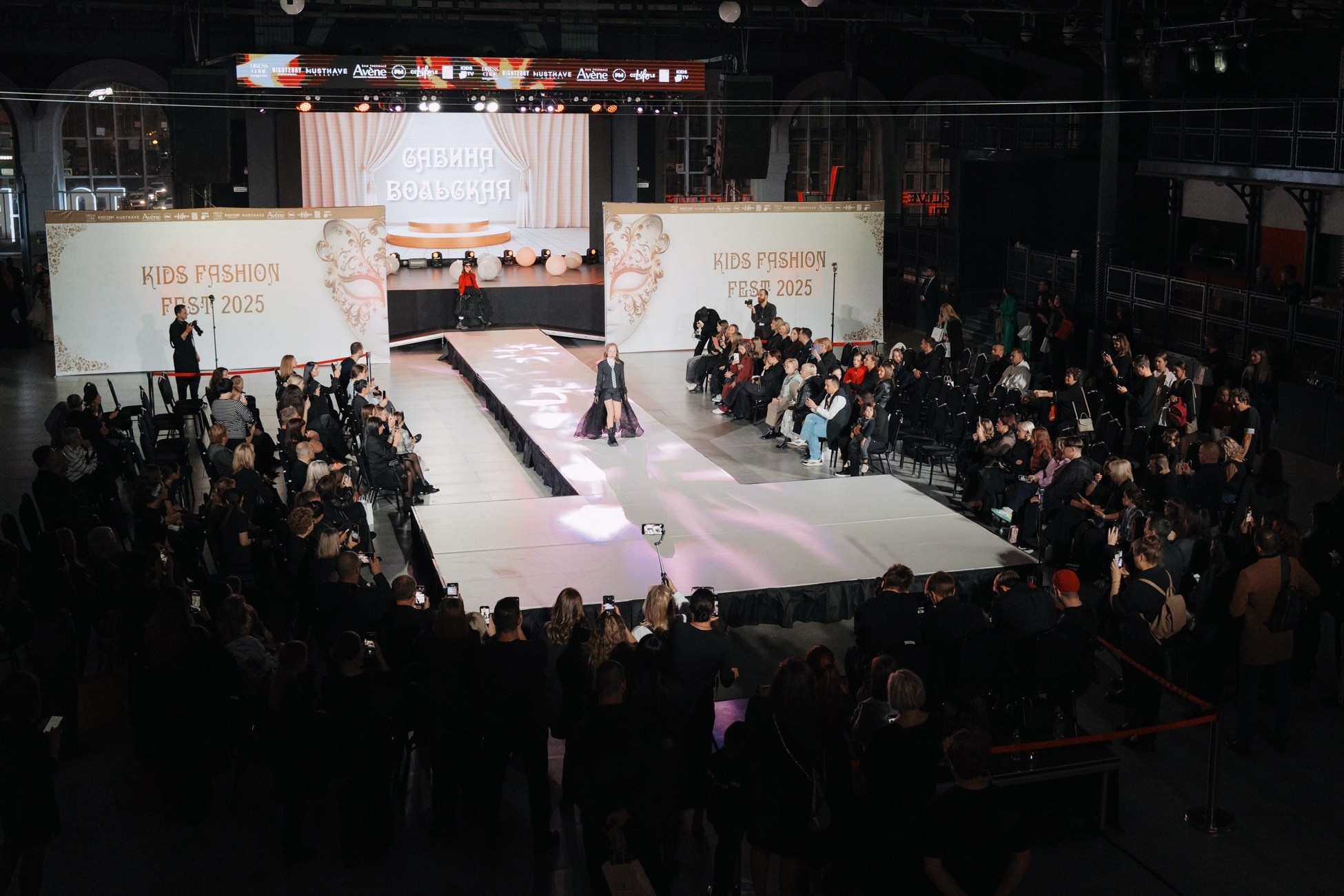 Kids Fashion Week. Annyshka
