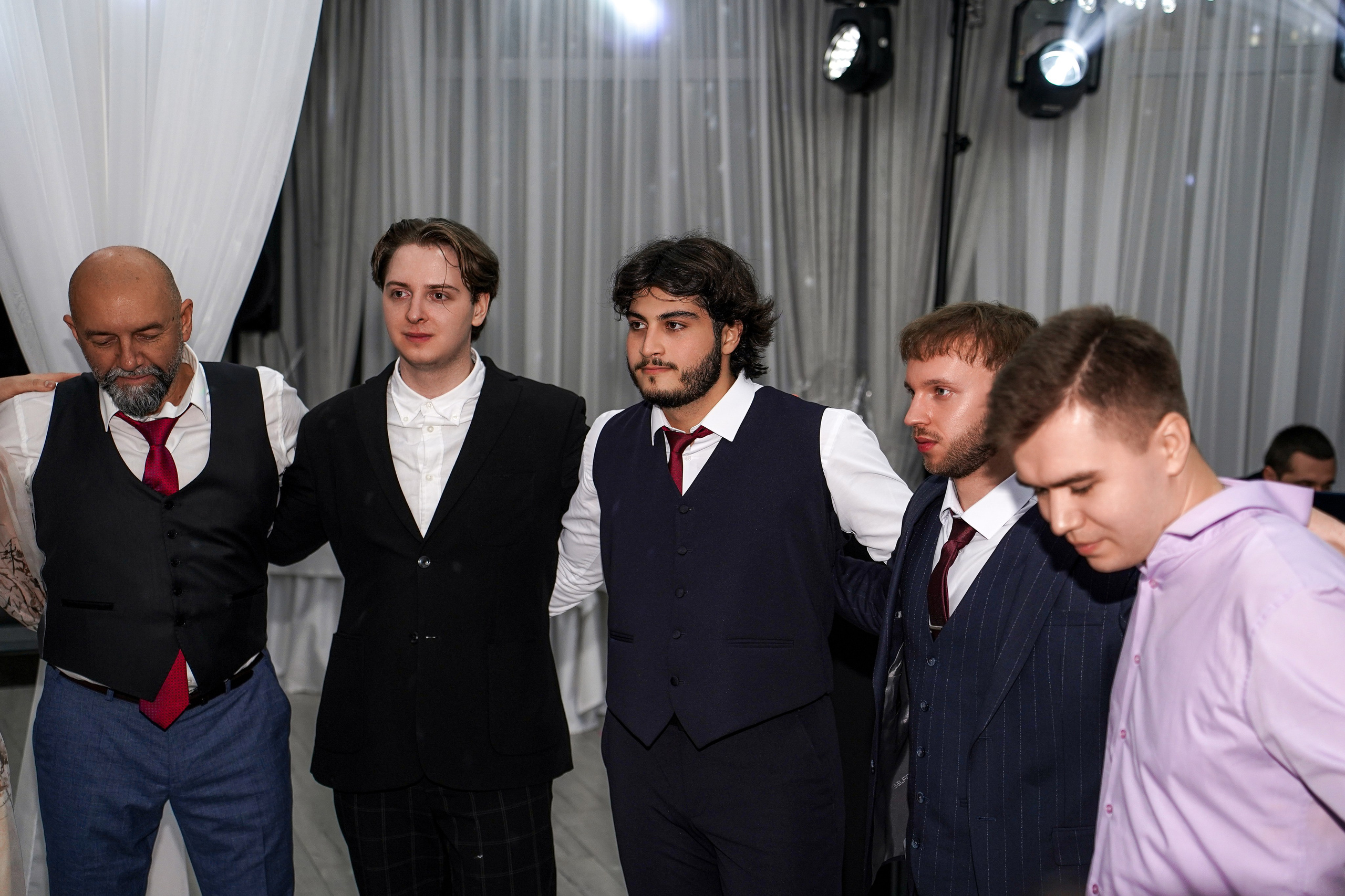 Свадебный банкет в беседке. Свадебный фотограф в Ростове-на-Дону. Таинство Крещения и Венчания, семейные фотосессии. Алёна Чёботова