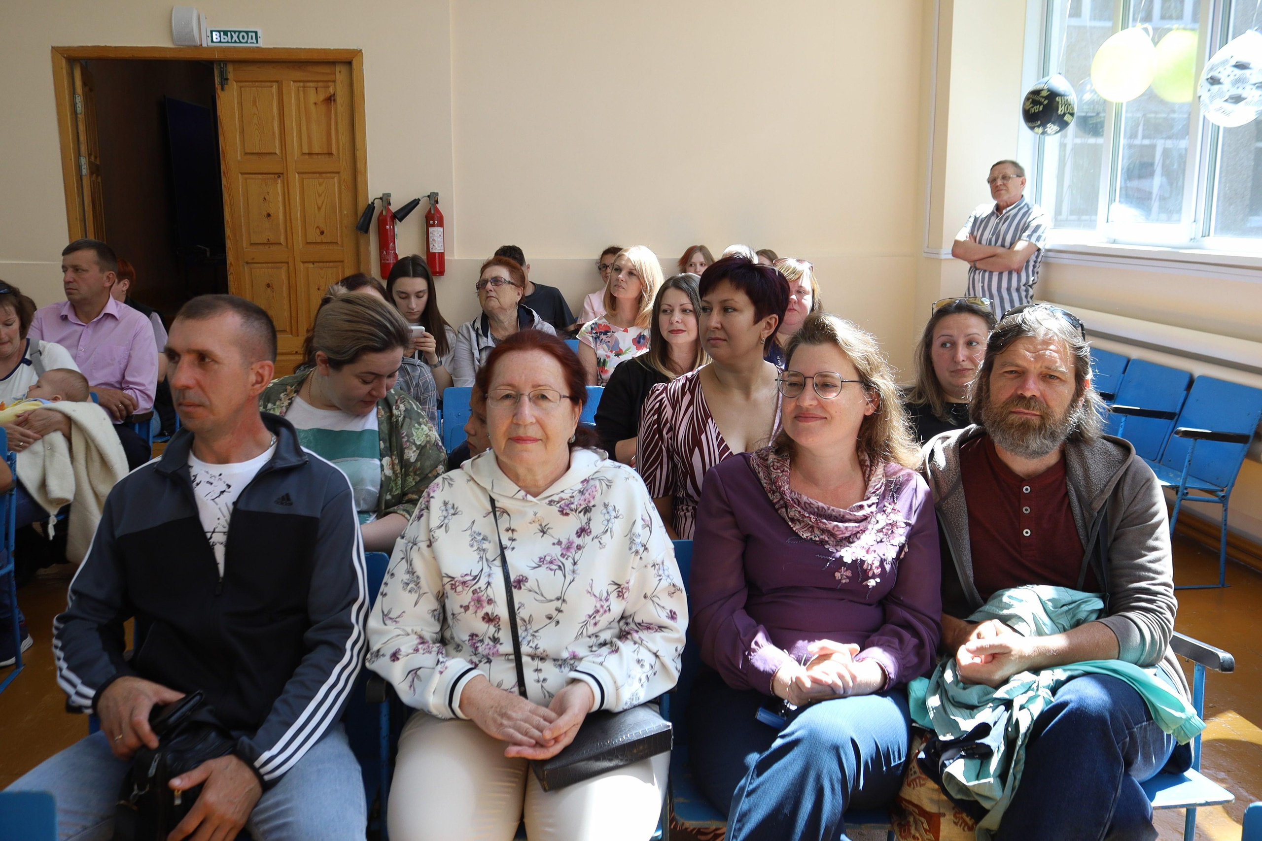 Вручение аттестатов 85 гимн. Фотограф Алёна Кладова