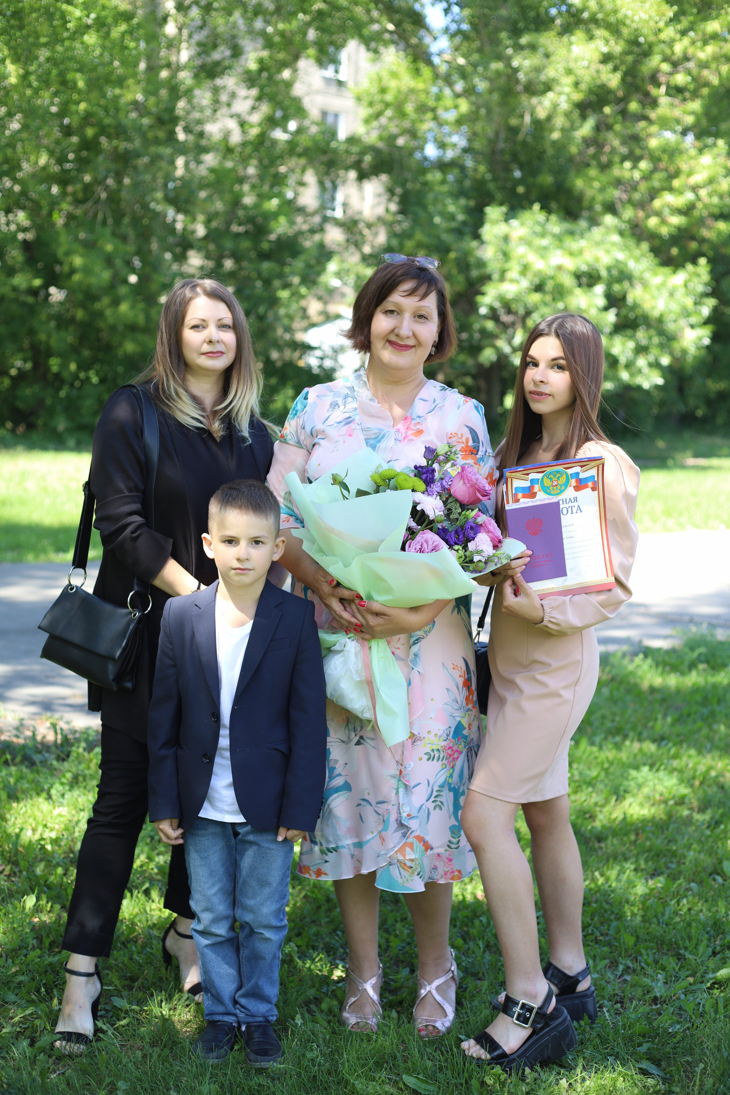 Вручение аттестатов 85 гимн. Фотограф Алёна Кладова