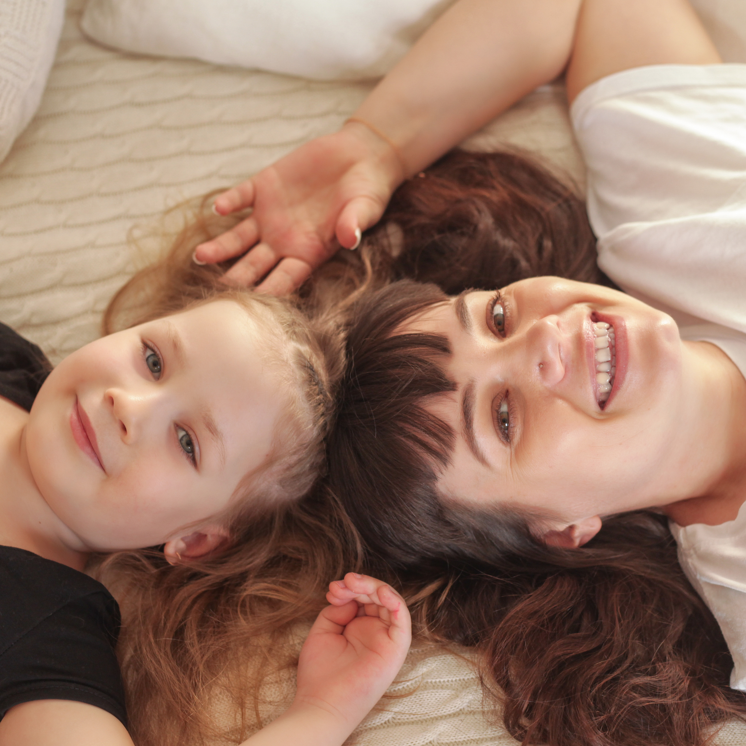 Мама и дочка в студии. Фотограф Алёна Кладова