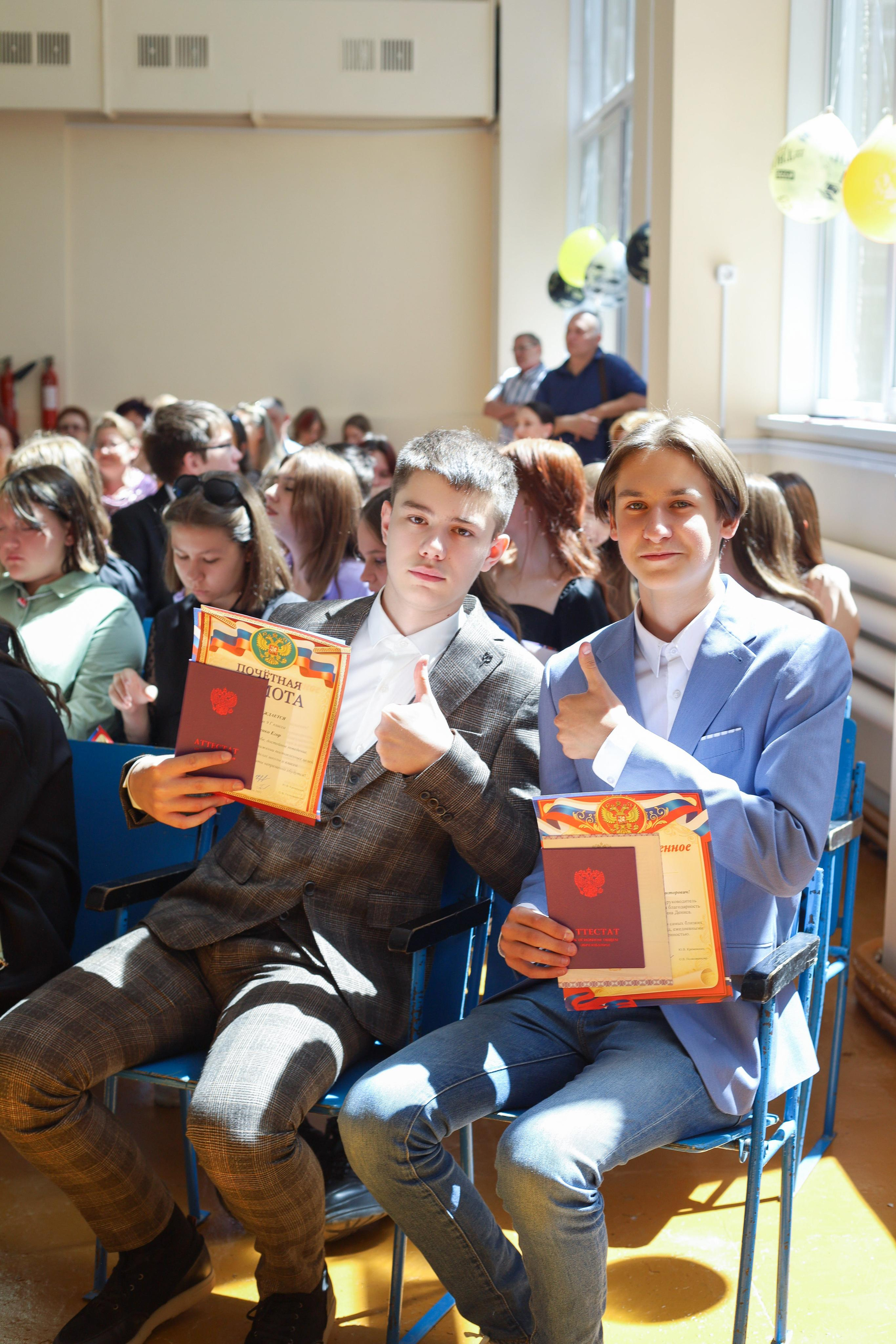 Вручение аттестатов 85 гимн. Фотограф Алёна Кладова