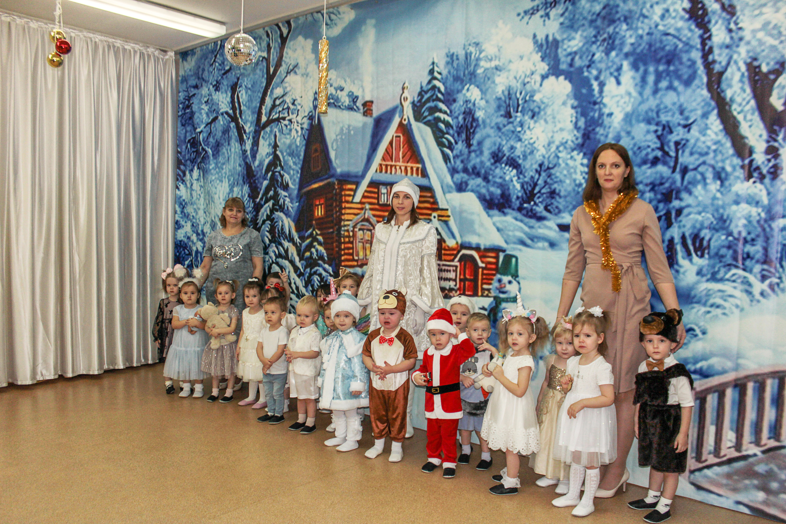Новогодний утренник дс 267. Фотограф Алёна Кладова