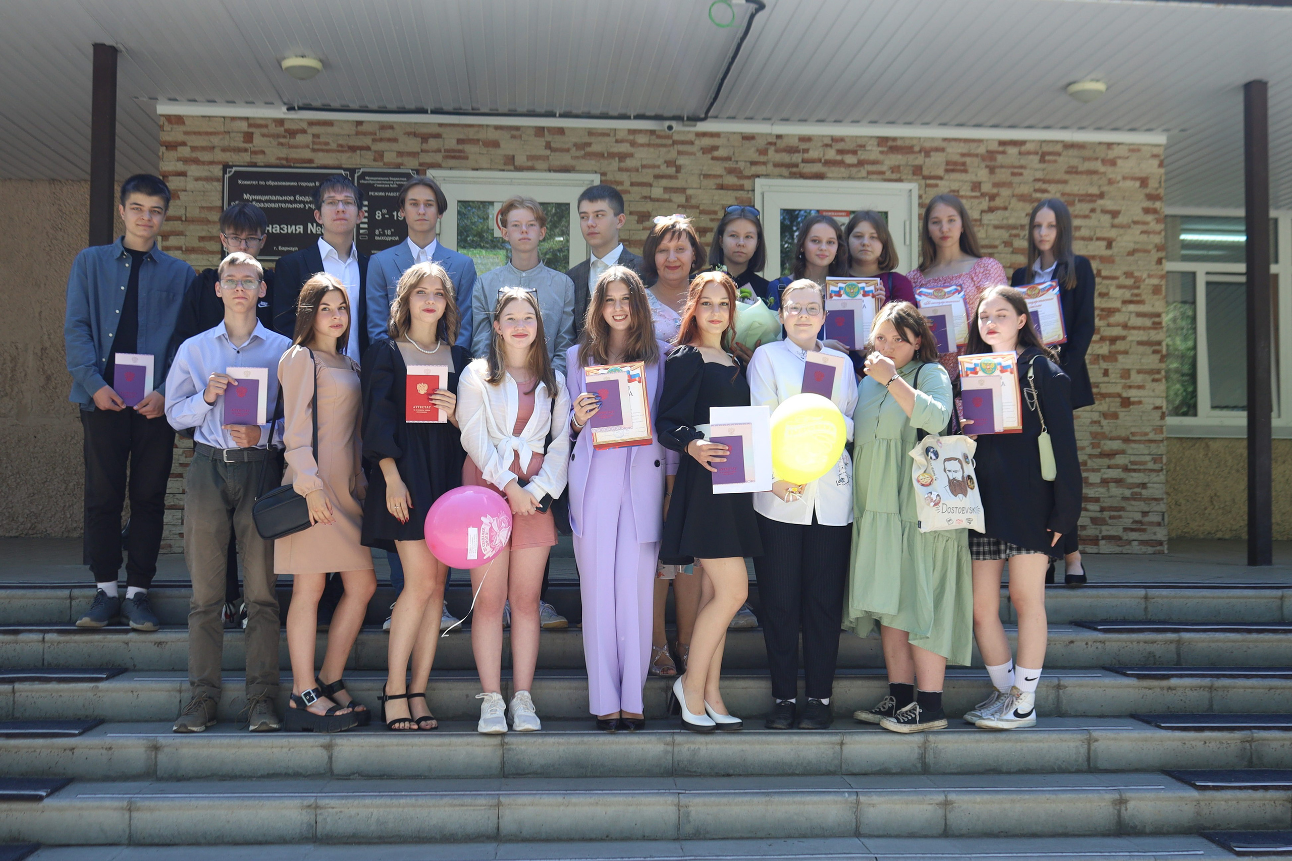 Вручение аттестатов 85 гимн. Фотограф Алёна Кладова