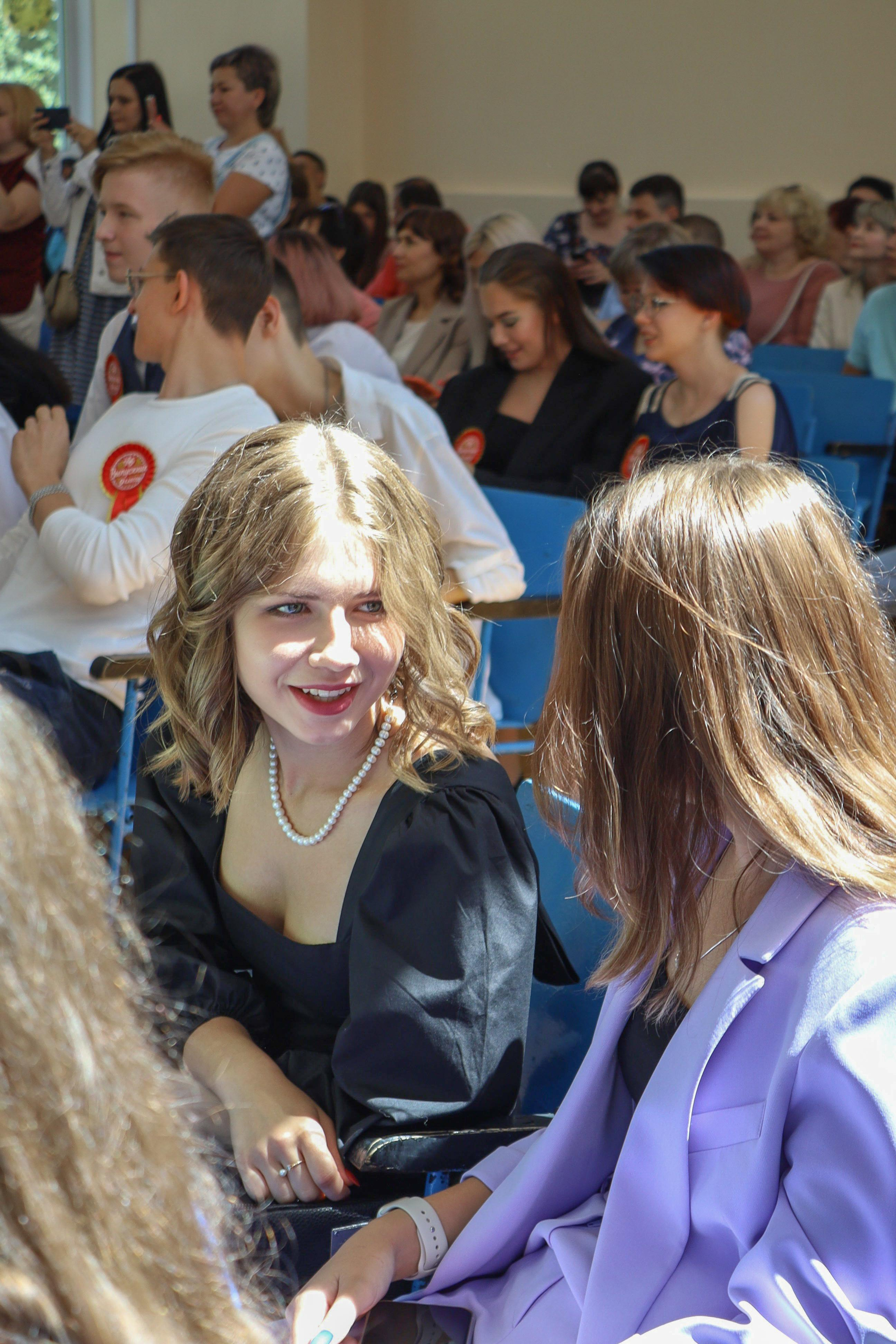 Вручение аттестатов 85 гимн. Фотограф Алёна Кладова