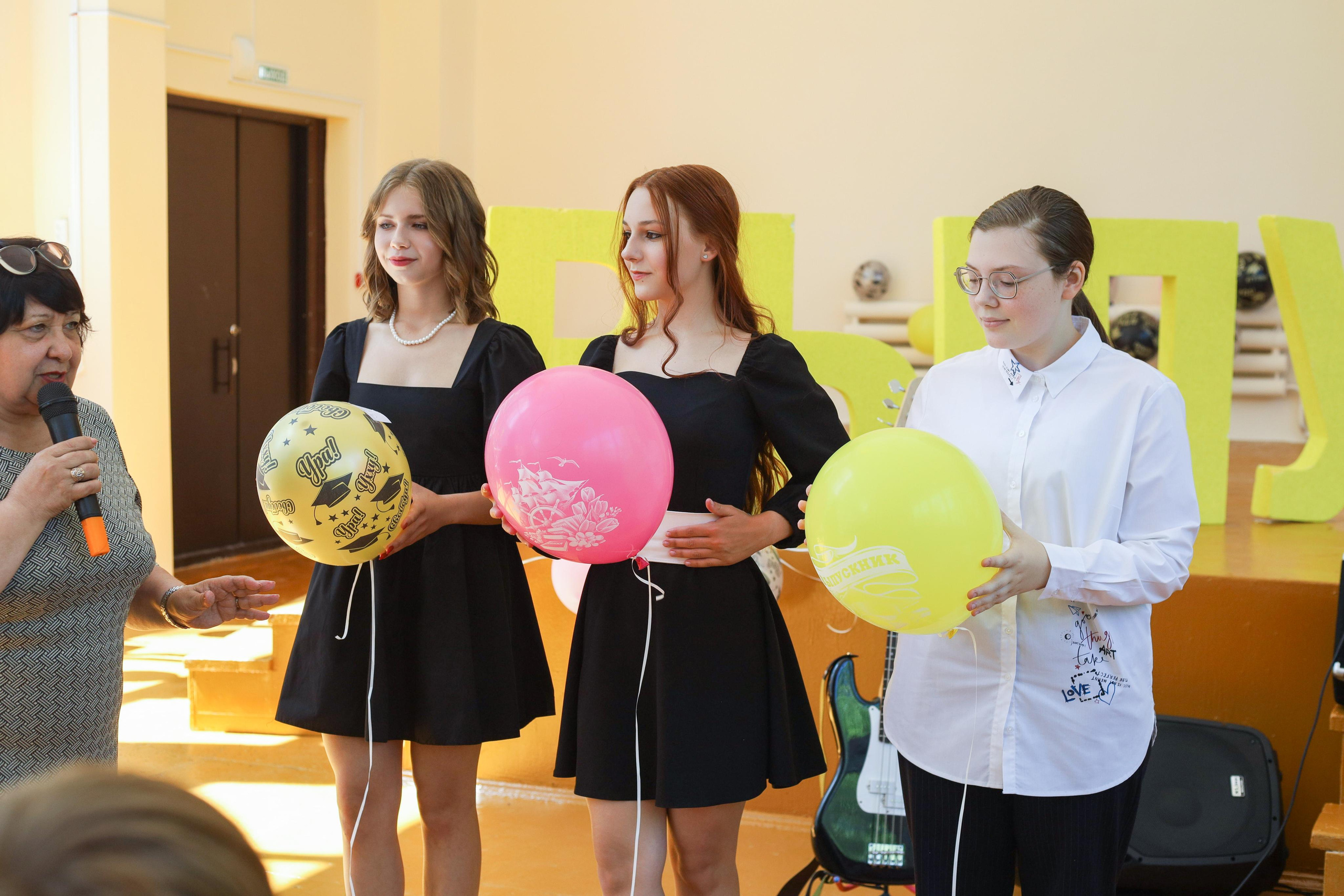 Вручение аттестатов 85 гимн. Фотограф Алёна Кладова