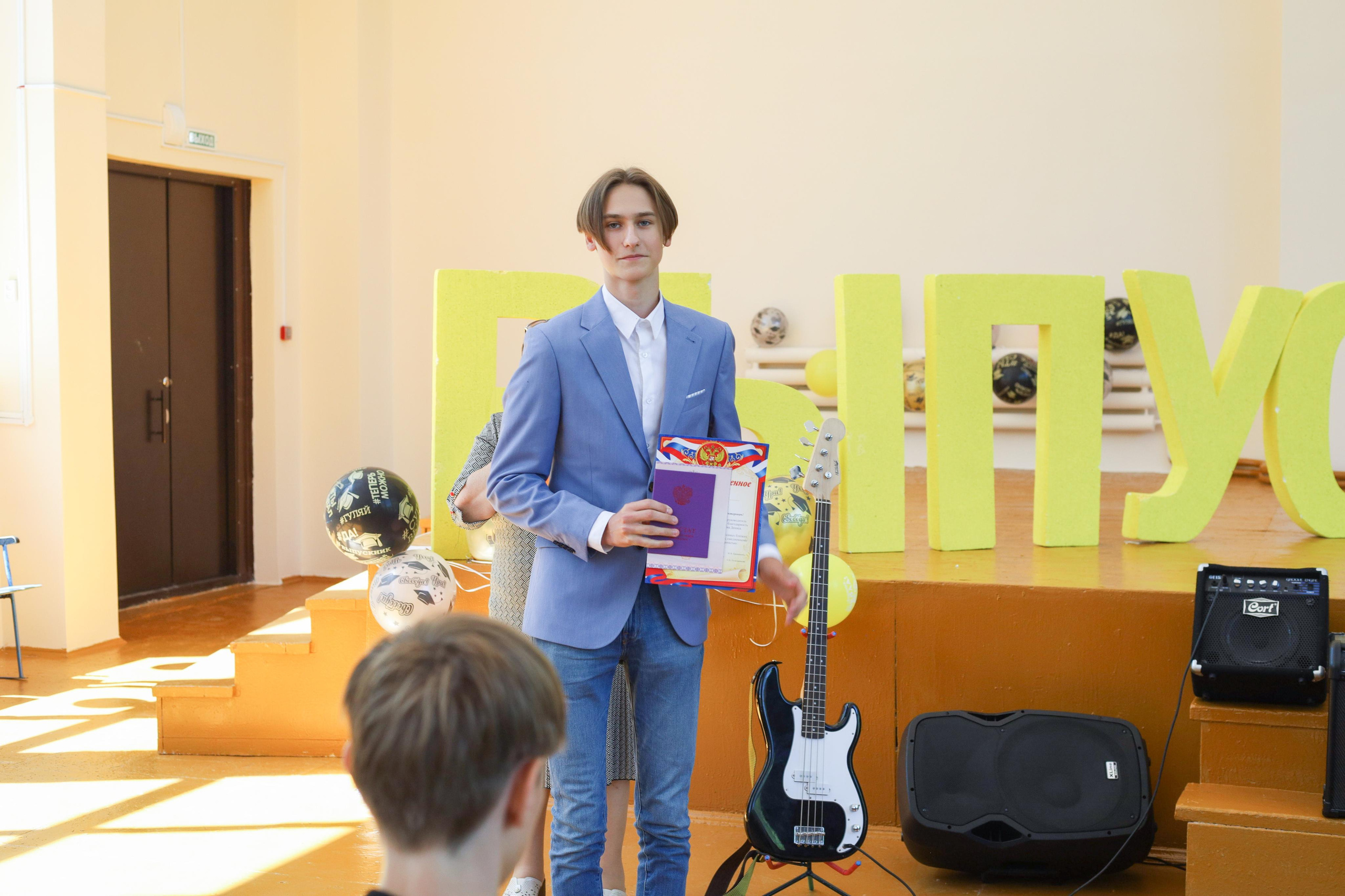 Вручение аттестатов 85 гимн. Фотограф Алёна Кладова