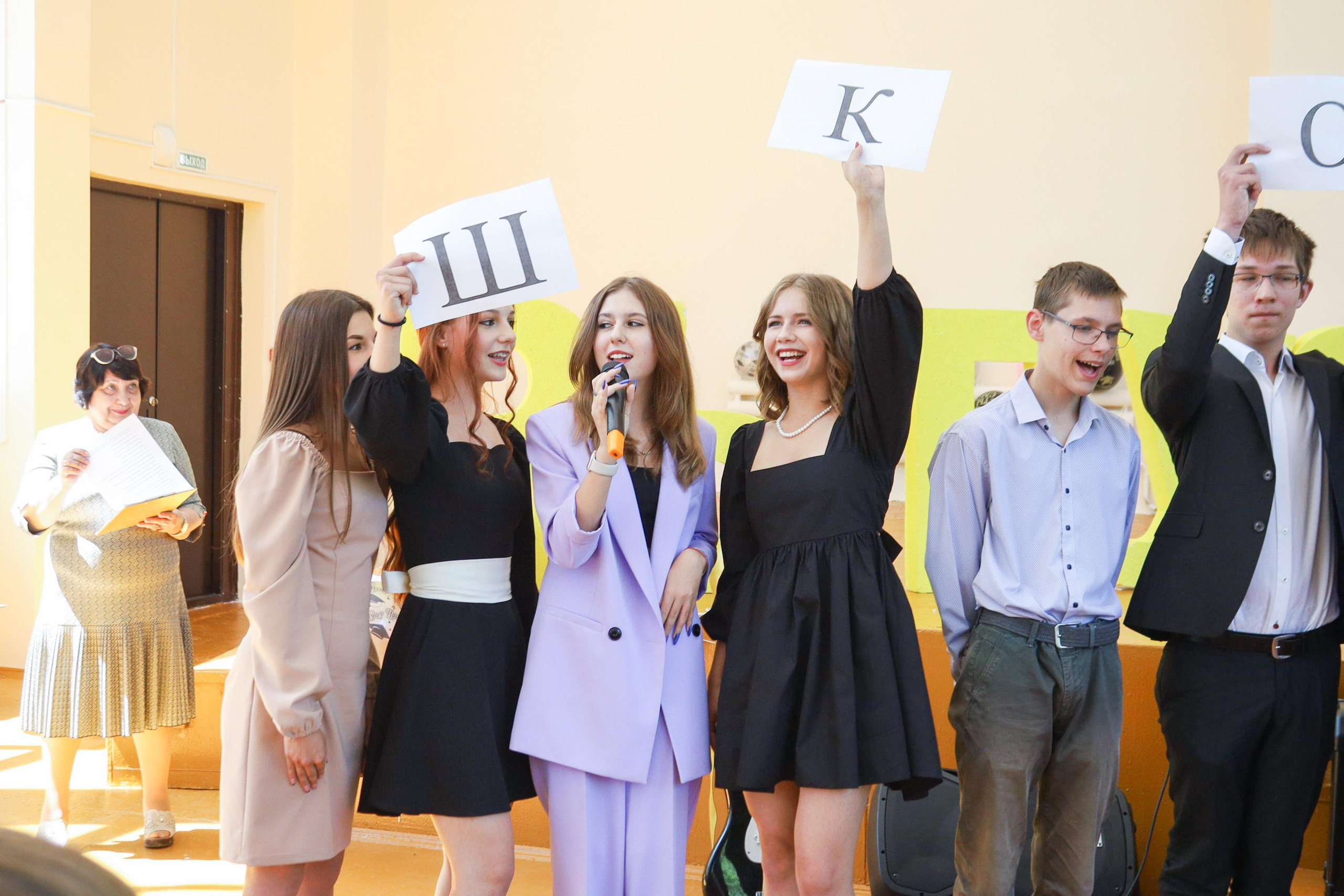 Вручение аттестатов 85 гимн. Фотограф Алёна Кладова