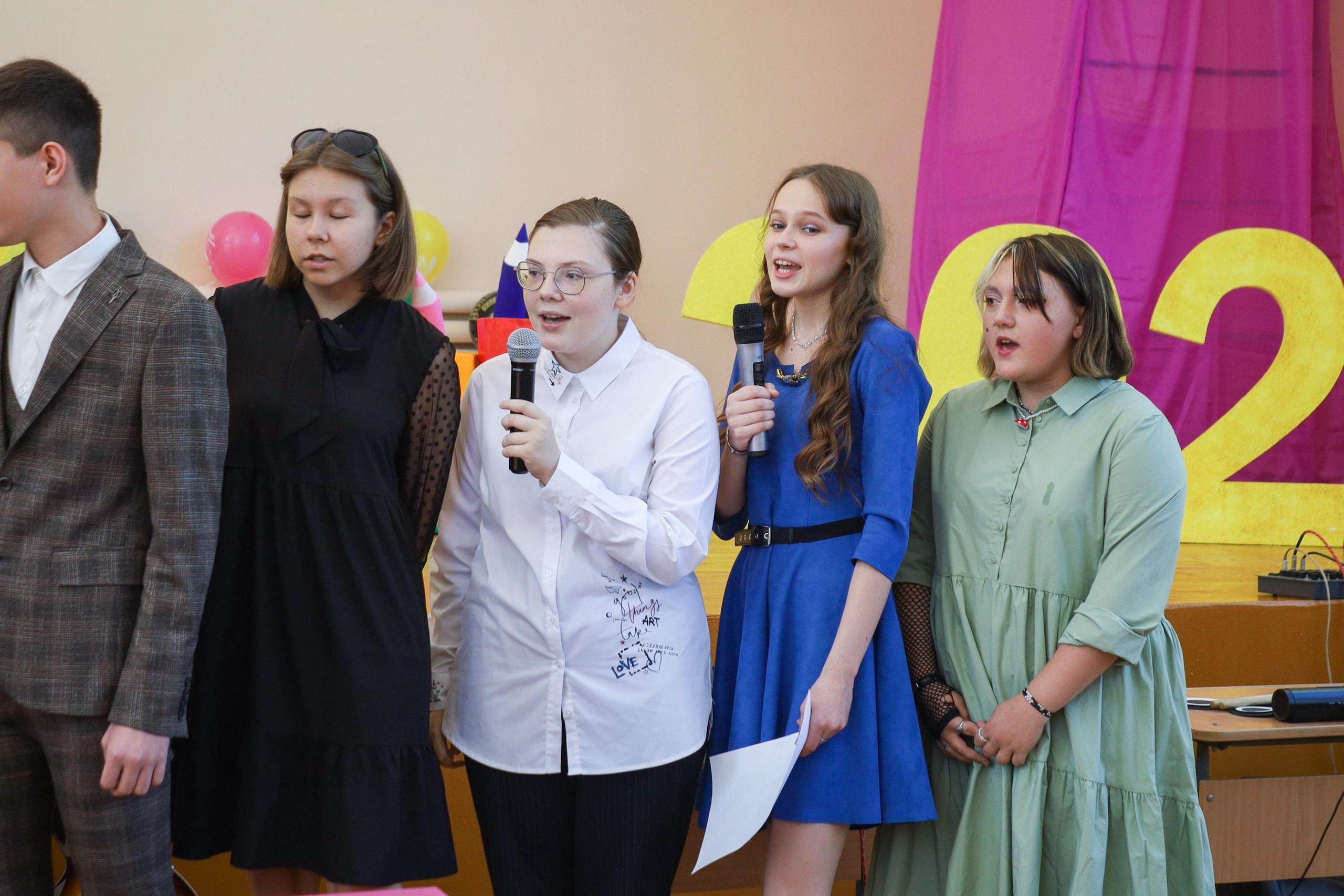 Вручение аттестатов 85 гимн. Фотограф Алёна Кладова