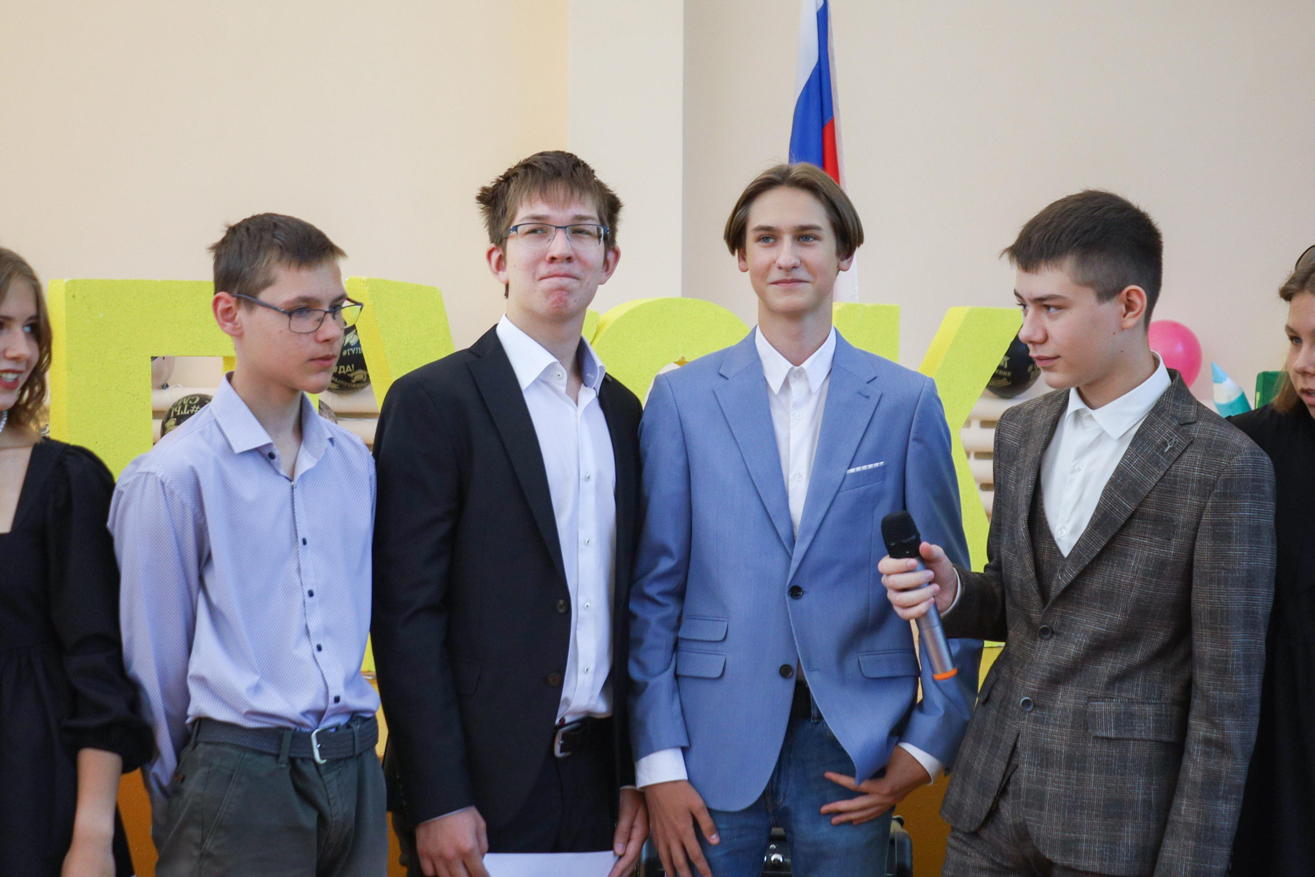 Вручение аттестатов 85 гимн. Фотограф Алёна Кладова