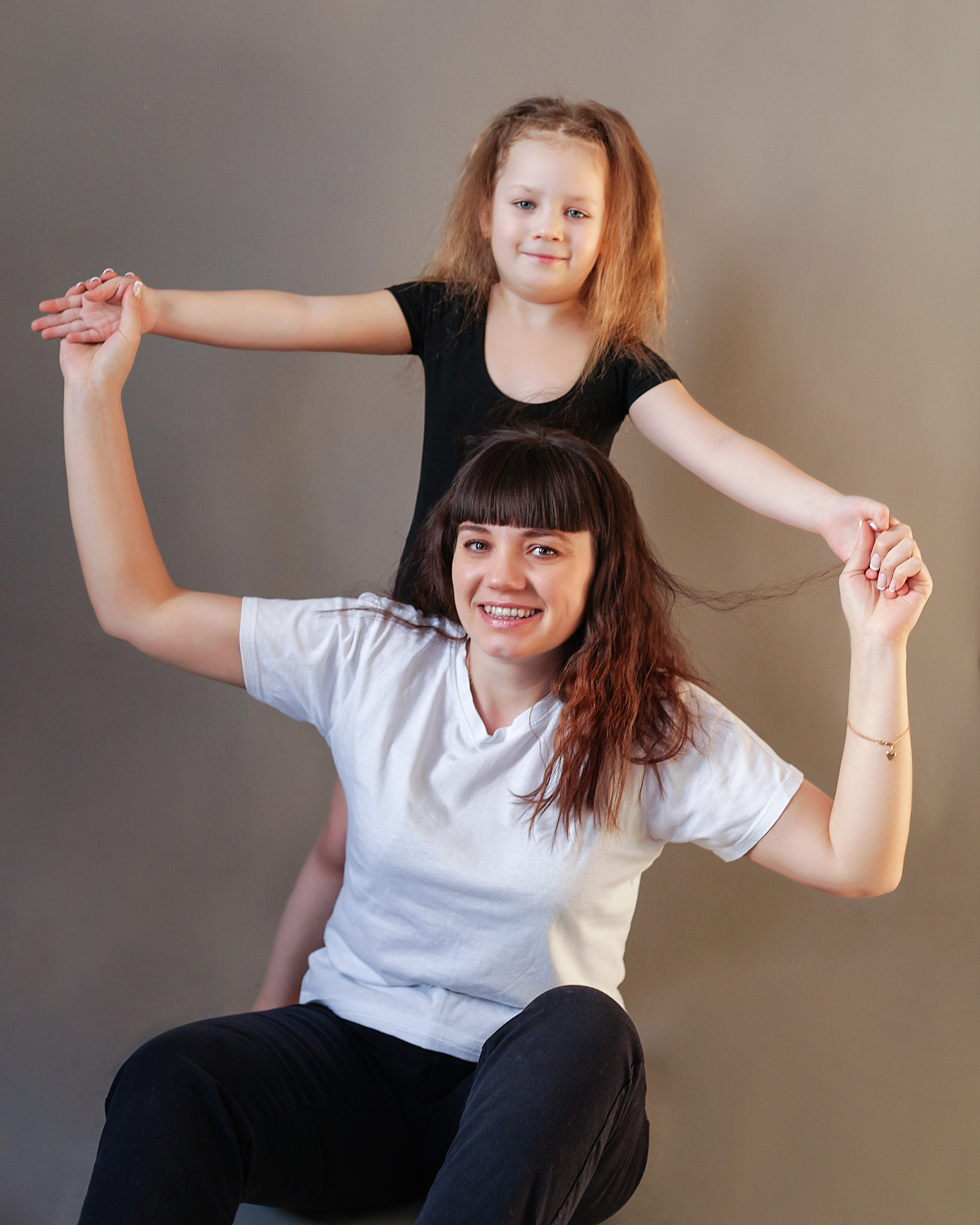 Мама и дочка в студии. Фотограф Алёна Кладова