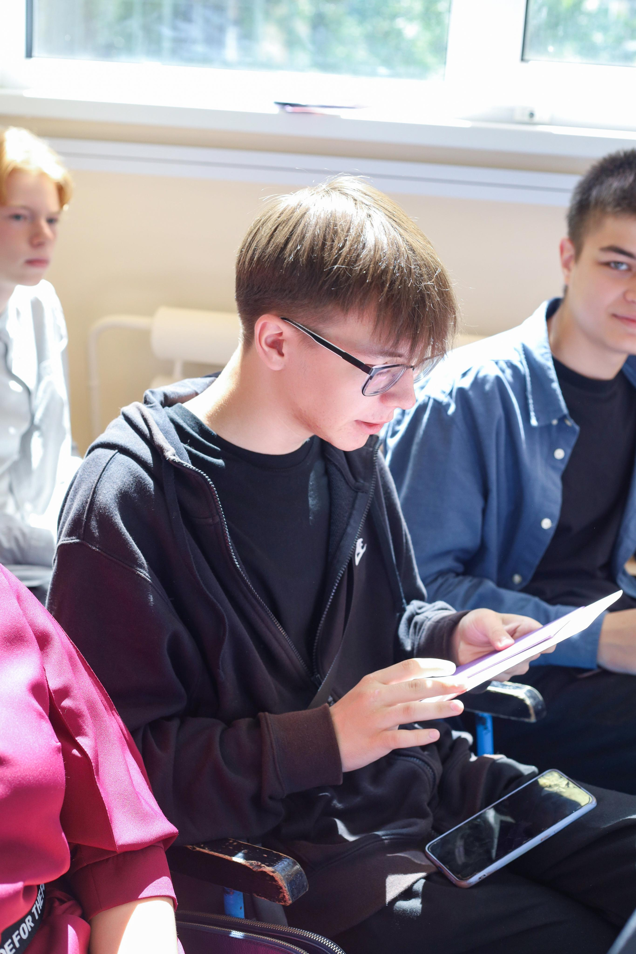 Вручение аттестатов 85 гимн. Фотограф Алёна Кладова