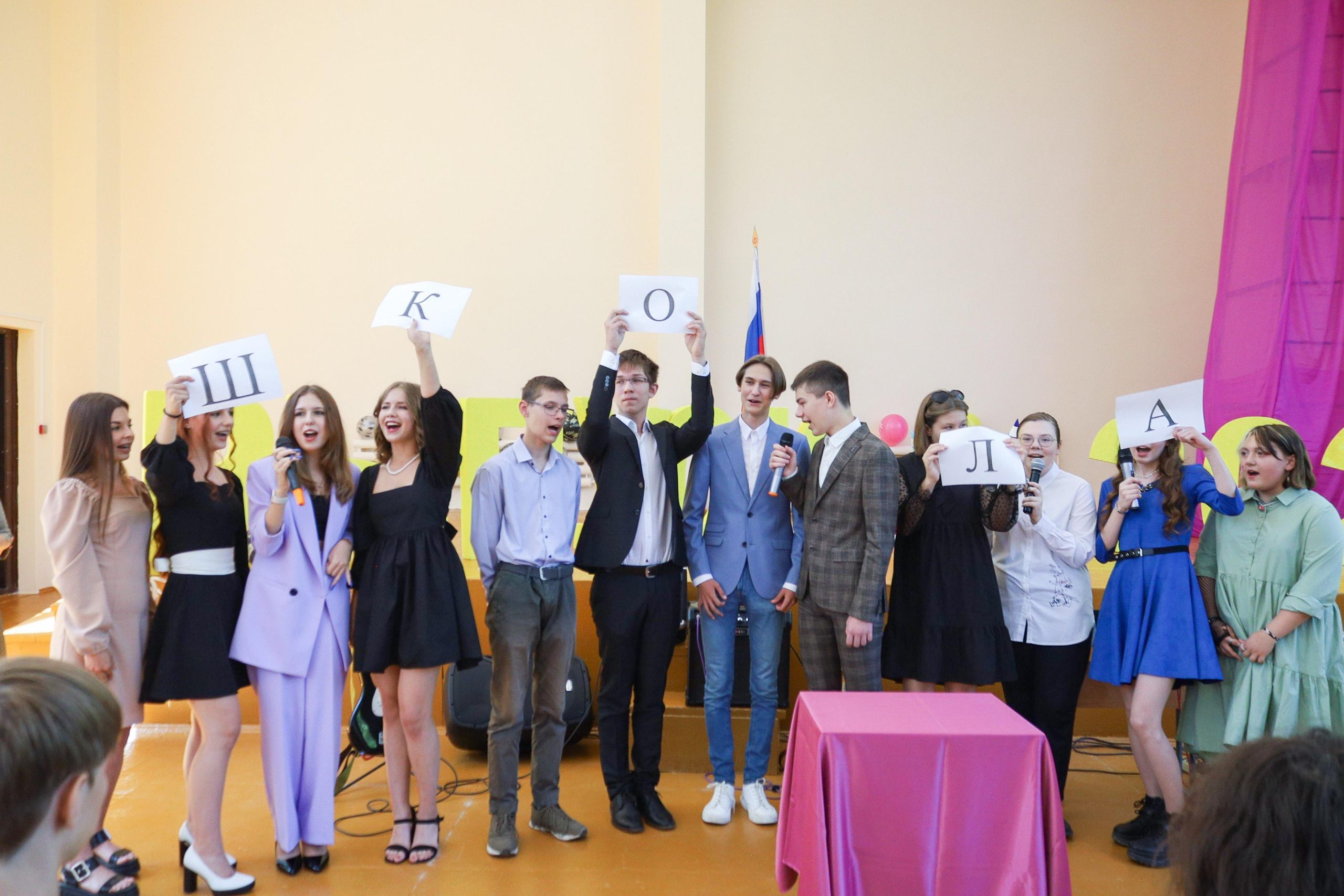 Вручение аттестатов 85 гимн. Фотограф Алёна Кладова