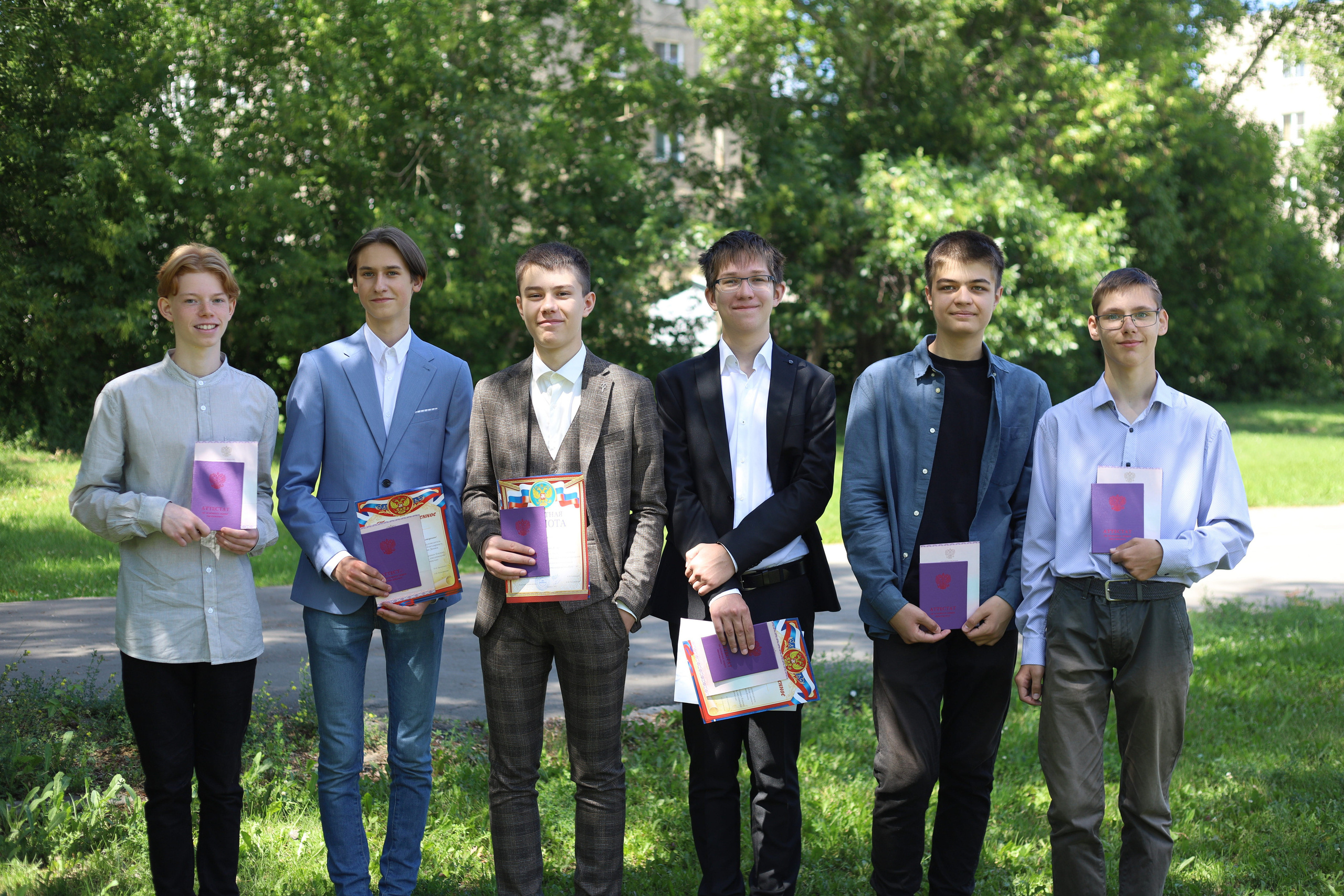 Вручение аттестатов 85 гимн. Фотограф Алёна Кладова