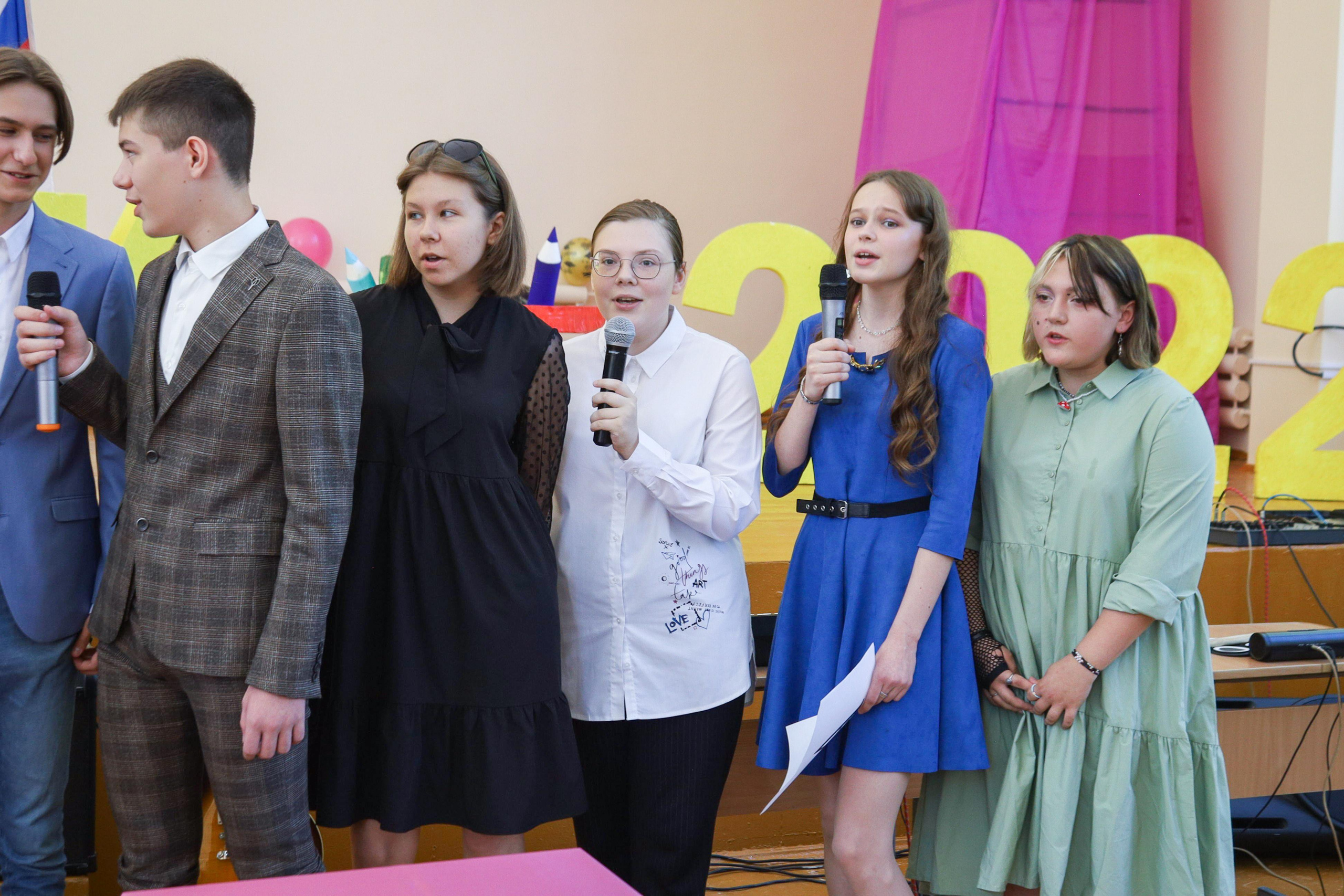 Вручение аттестатов 85 гимн. Фотограф Алёна Кладова