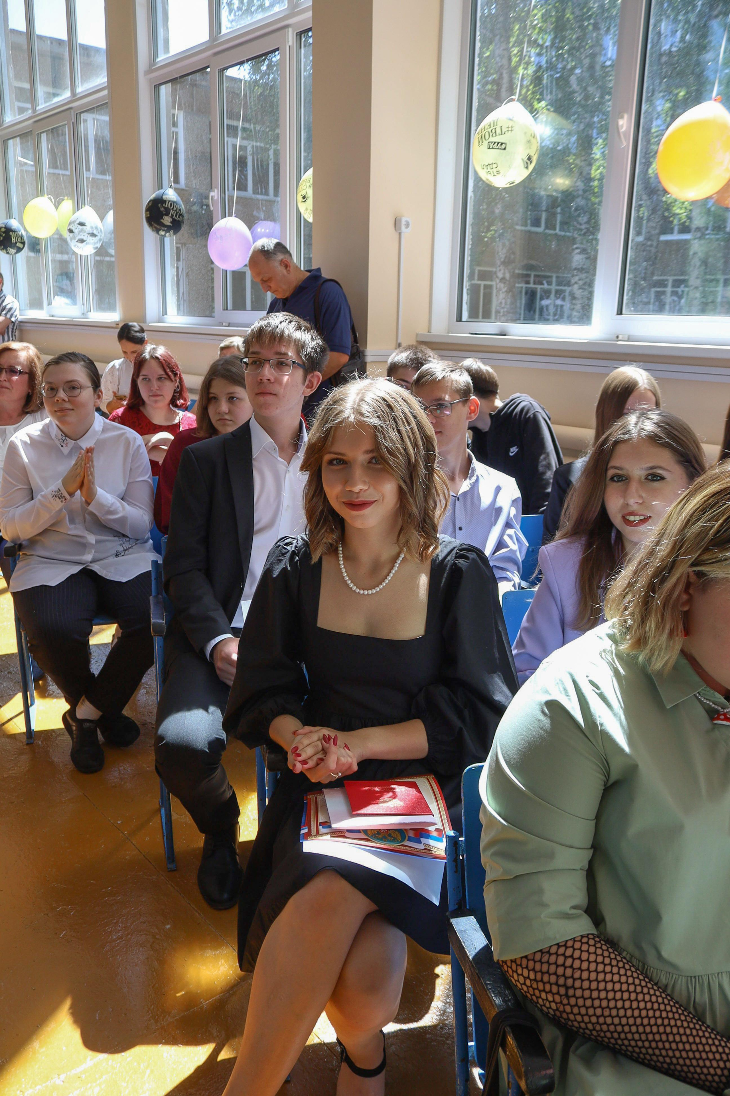 Вручение аттестатов 85 гимн. Фотограф Алёна Кладова