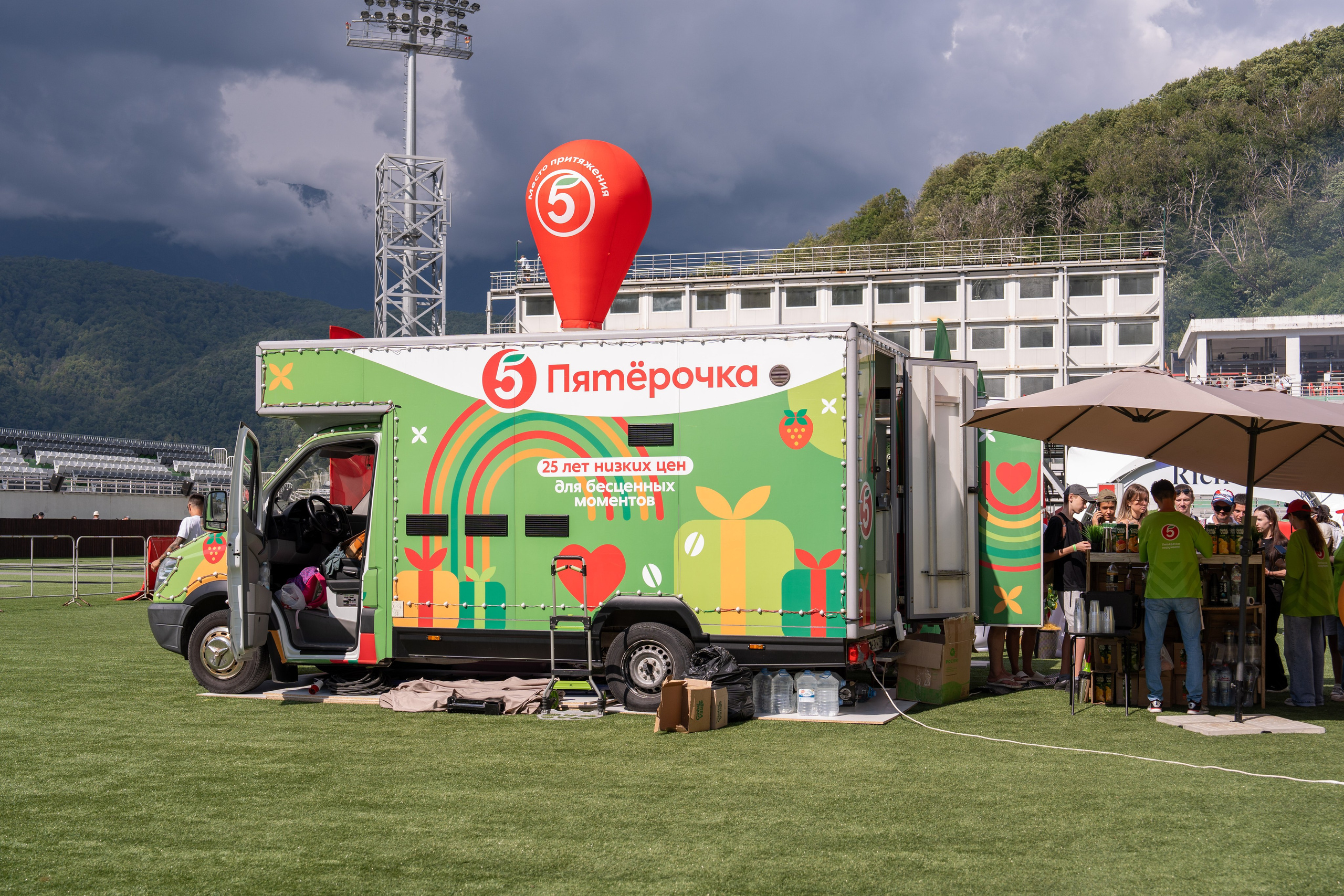 Фотоотчет партнеской интеграции для сети «Пятерочка» на фестивале «Grounded». Репортажный фотограф в Красной Поляне и Сочи Павлюченко Екатерина