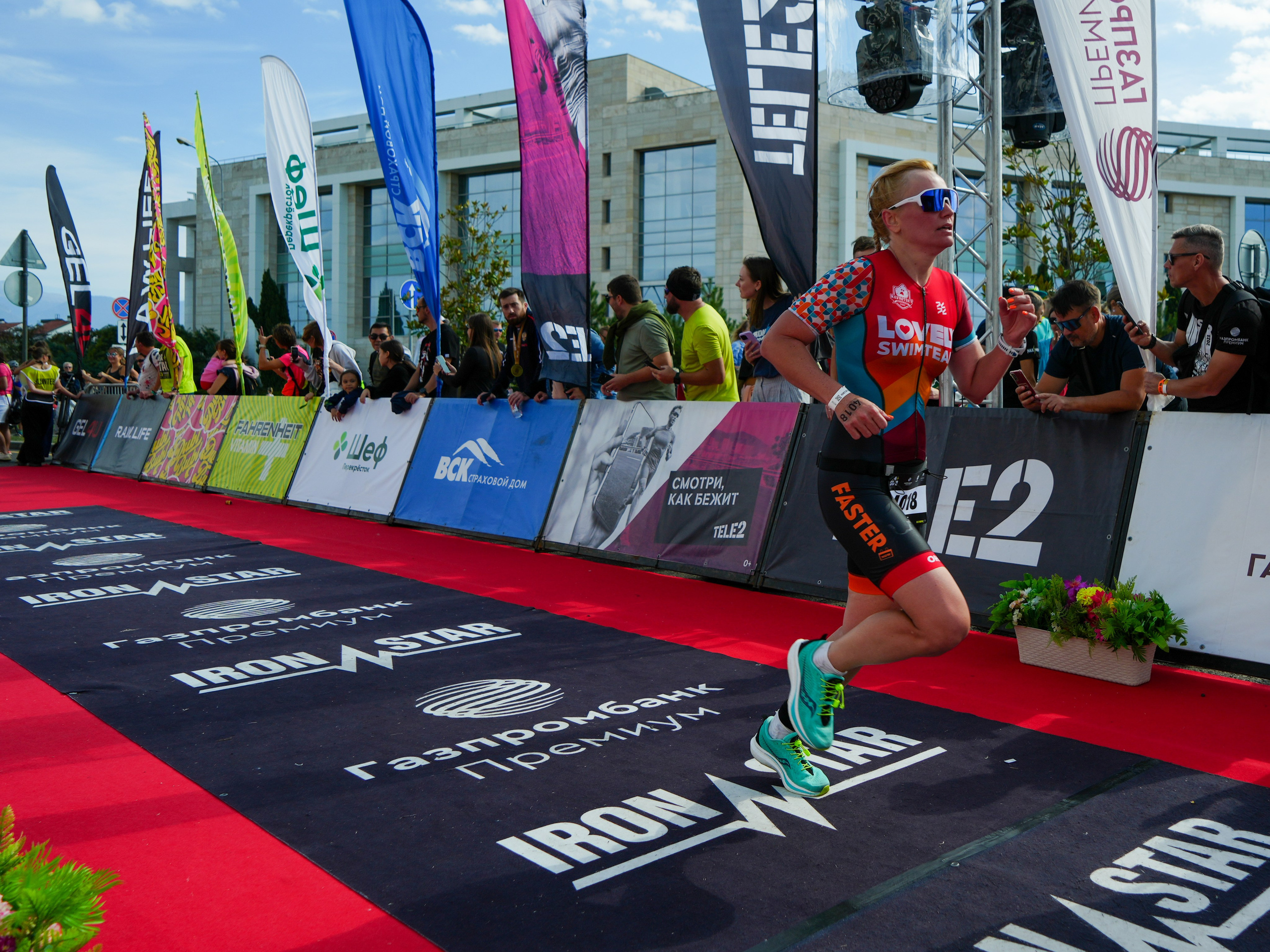 Фотоотчет партнерской интеграции для компании TELE2 на фестивале Ironstar. Репортажный фотограф в Красной Поляне и Сочи Павлюченко Екатерина