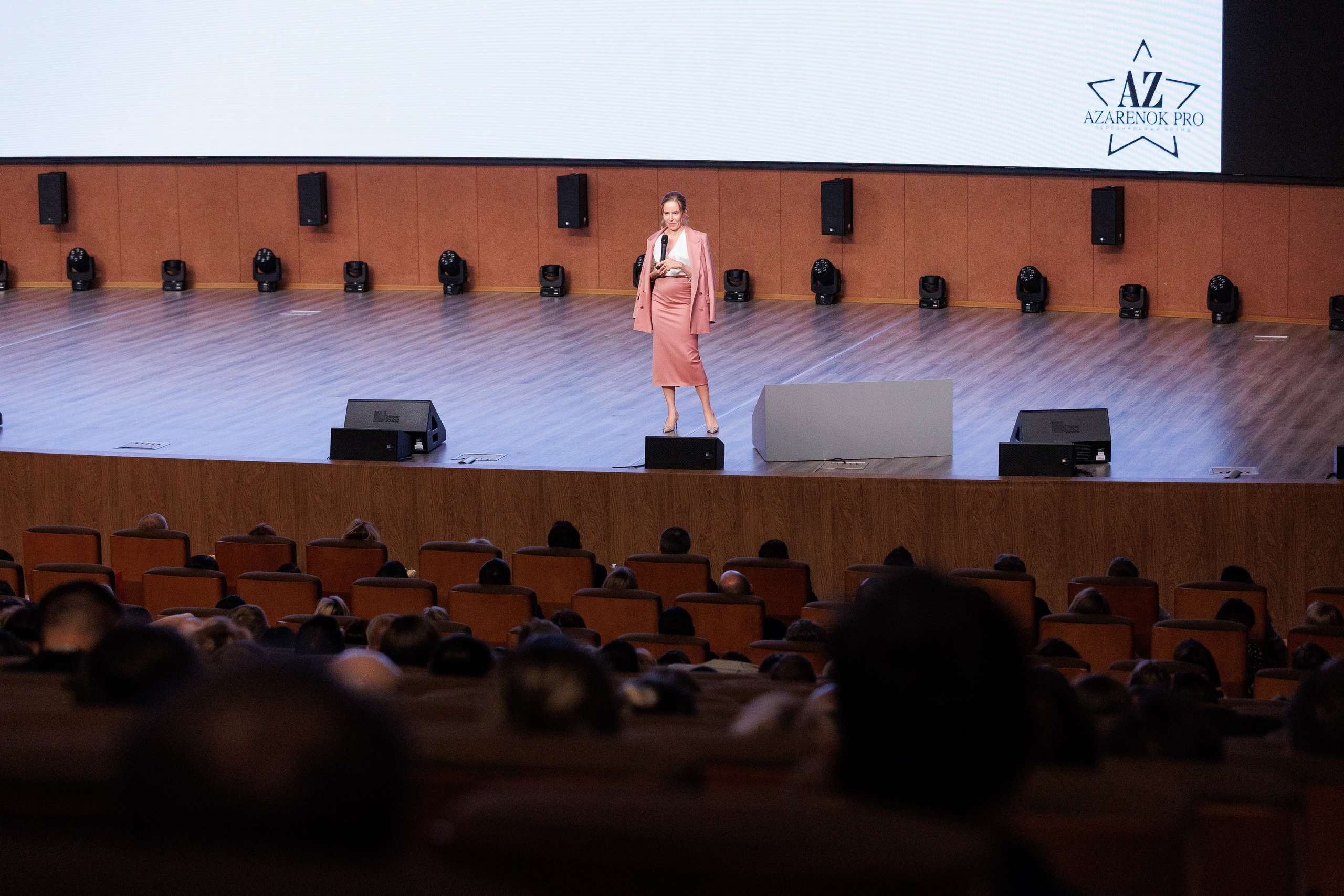 Форум Максима Батырева «Продажи по-новому». Репортажный Фотограф в Москве Юра Гушан