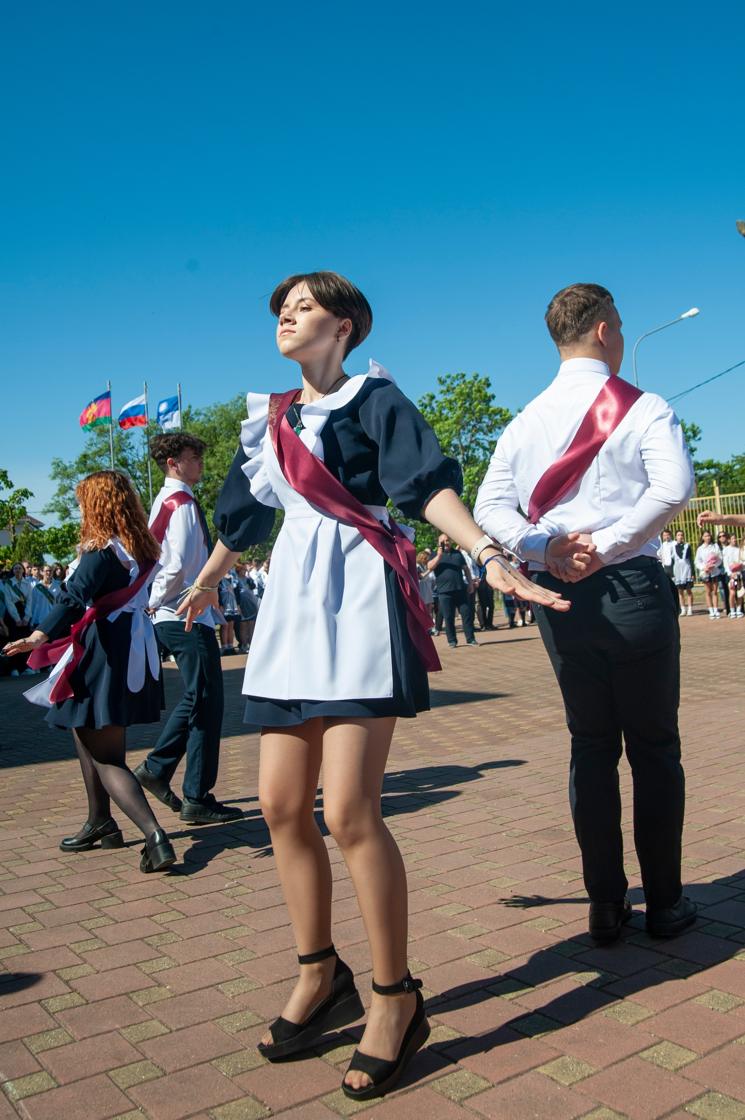 Последний Звонок МАОУ СОШ № 17 им. Эдуарда Есаяна — Архипо-Осиповка. Свадебный и семейный фотограф Денис Лукьянов в Краснодаре, Краснодарском крае и Республике Крым