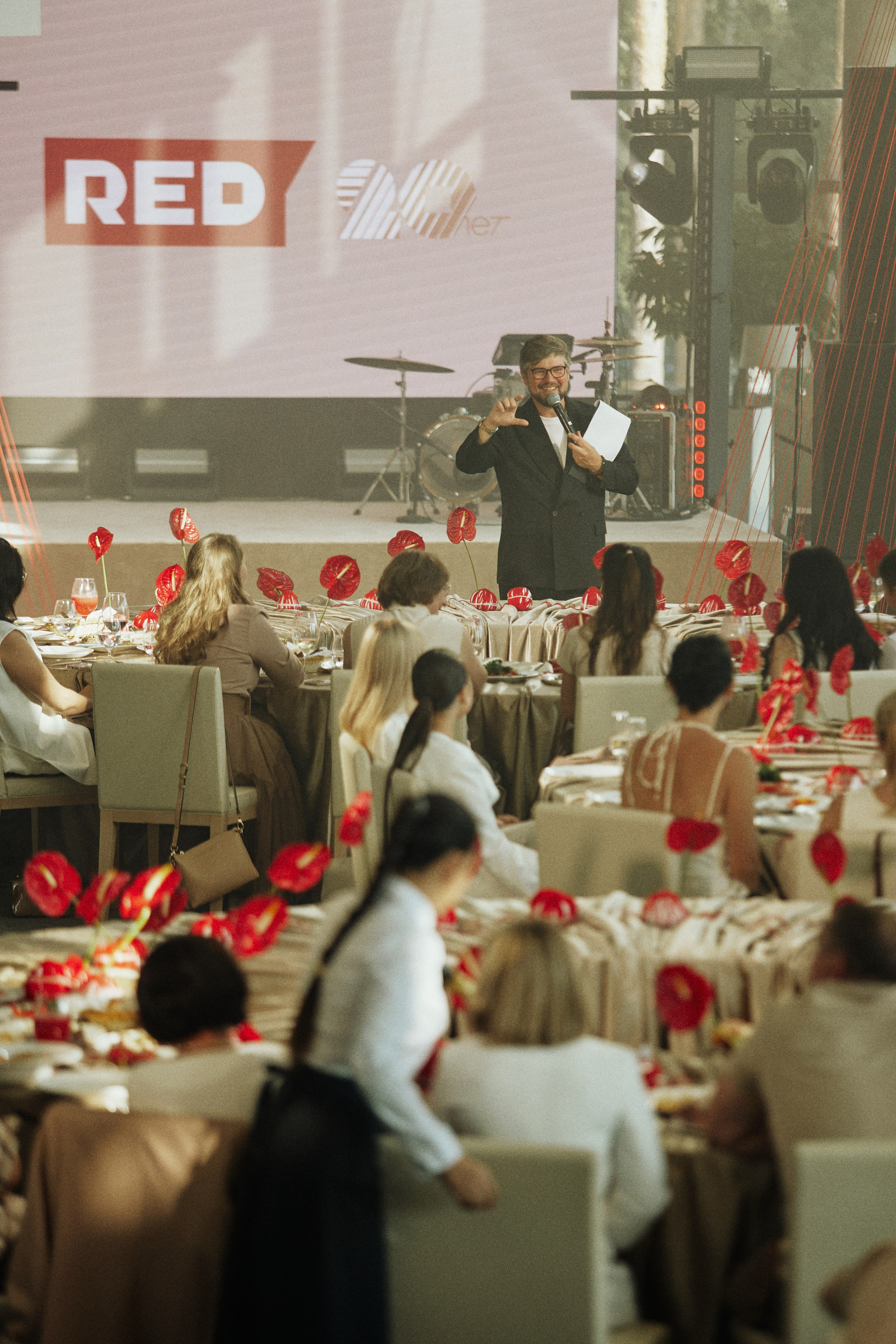 RED LINES. Дмитрий Мазуркевич: Профессиональный Репортажный Фотограф