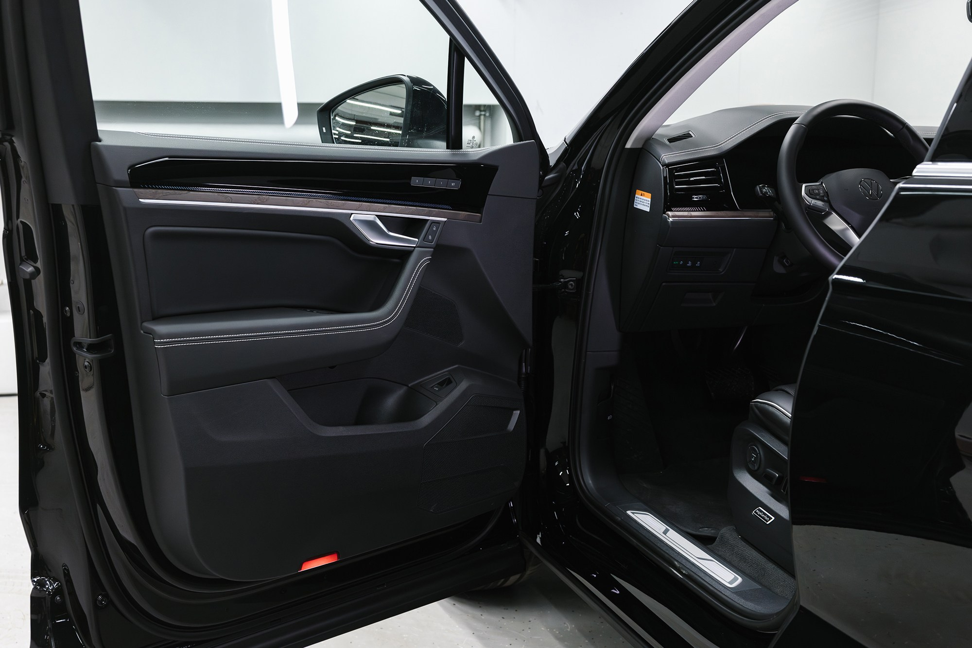 Volkswagen Touareg R-Line 3.0 TDI AT (286 л. с.) 2025. Автосалон «Х-Авто»
