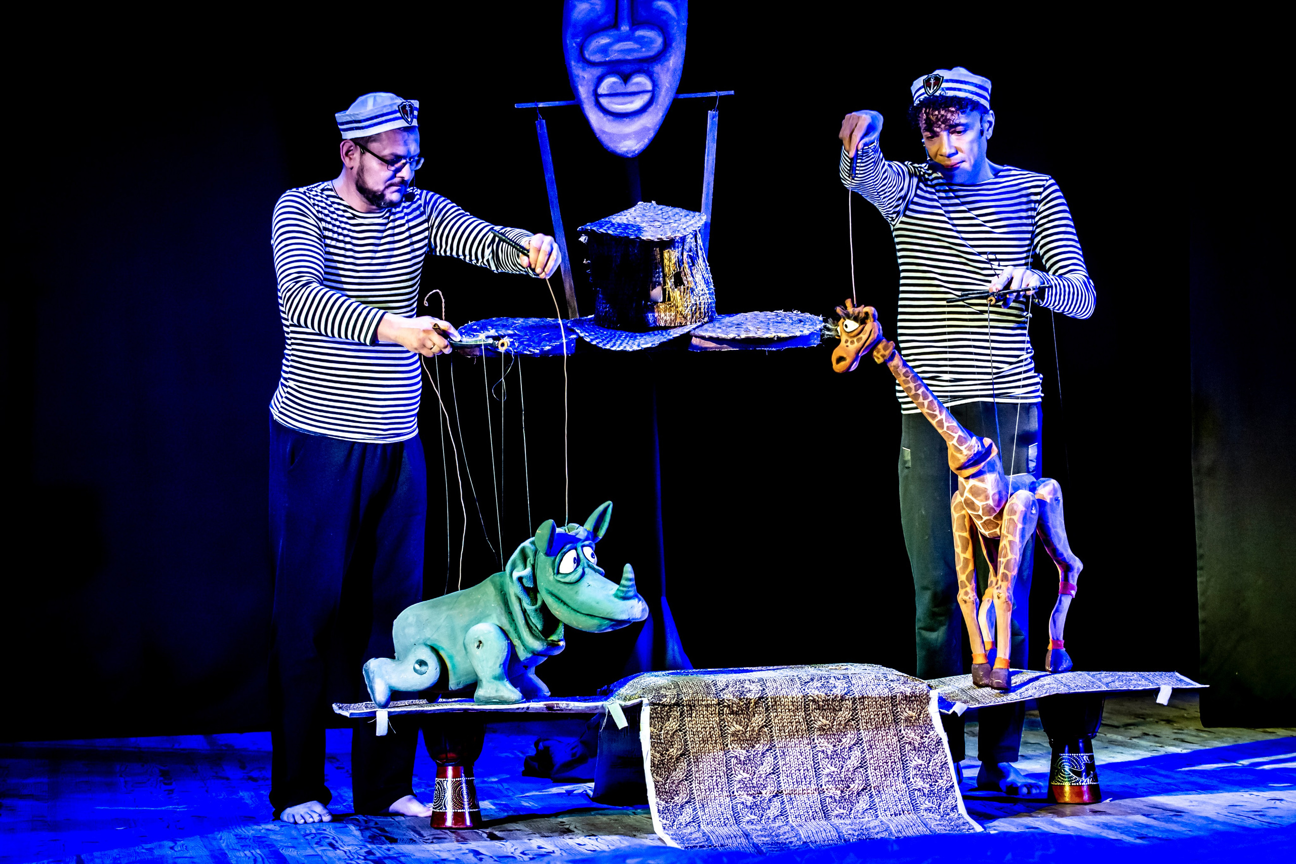 Жирафа и носорог спектакль театра Саквояж. Фотограф в Сочи Юрий Шептаев