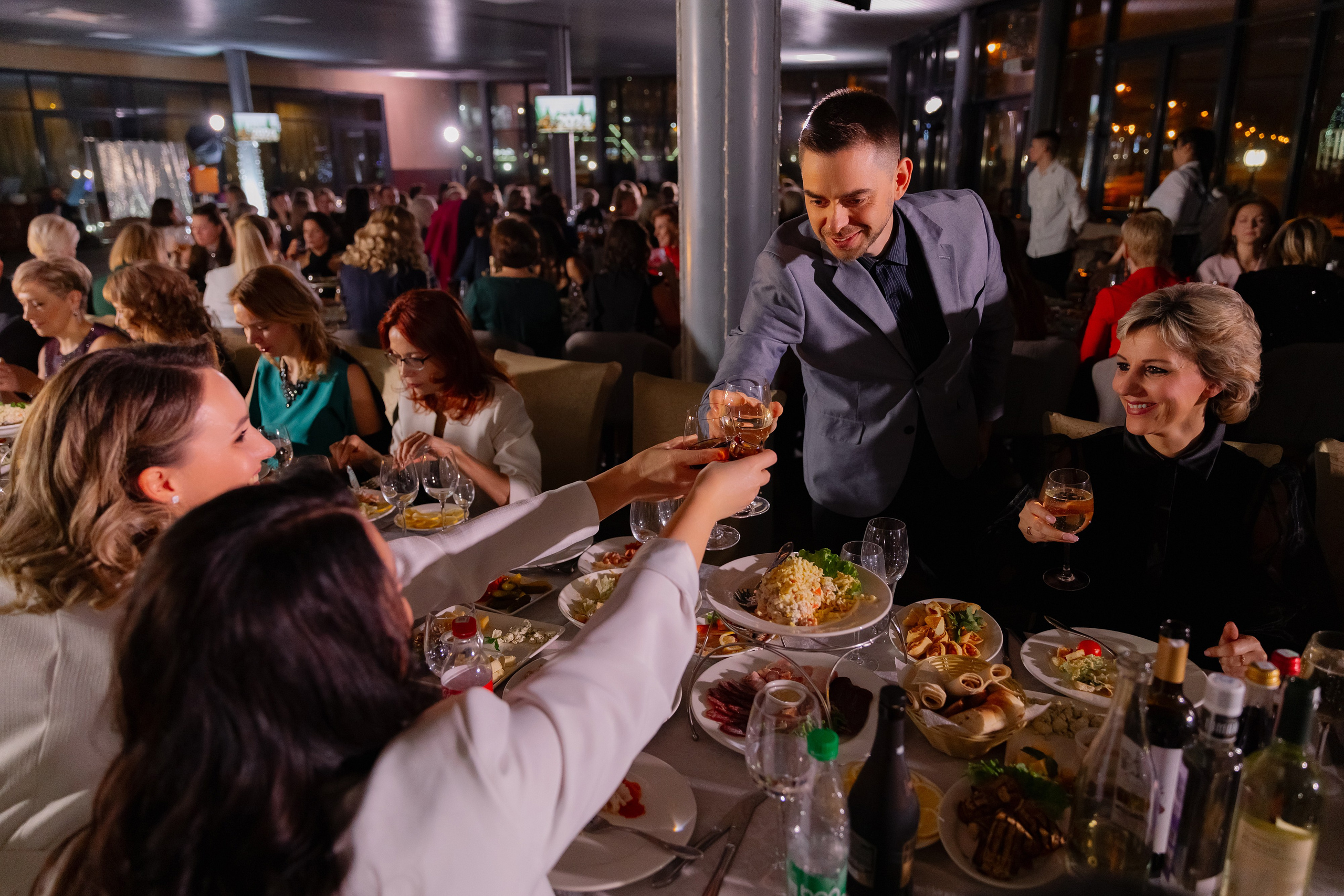 Корпоративная новогодняя фотосъемка для BELARUSBANK в Ресторане «Урарту». Свадебный фотограф в Минске/Беларуси Сергей Спиридонов