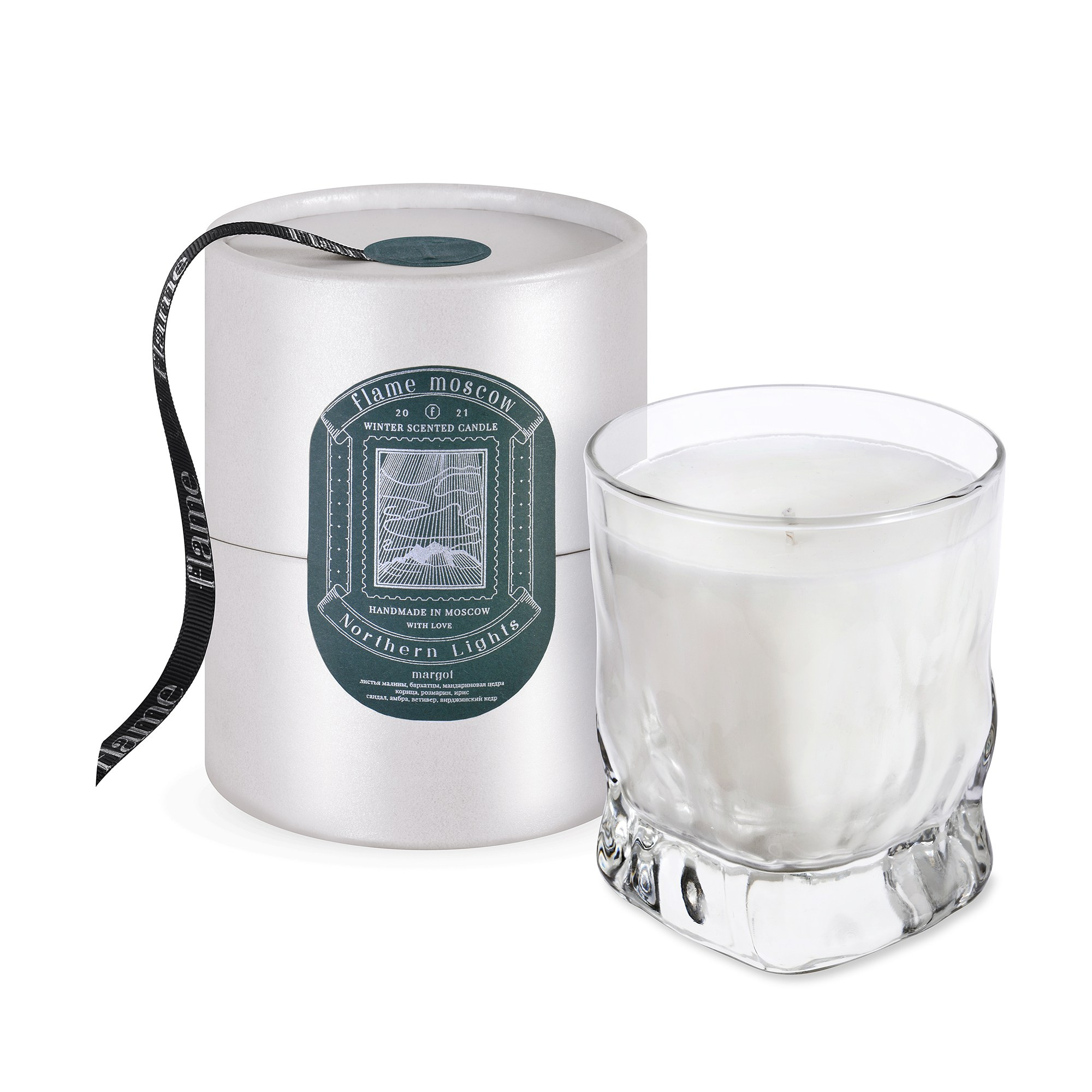 Свеча на белом фоне, детальная профессиональная предметная съёмка 