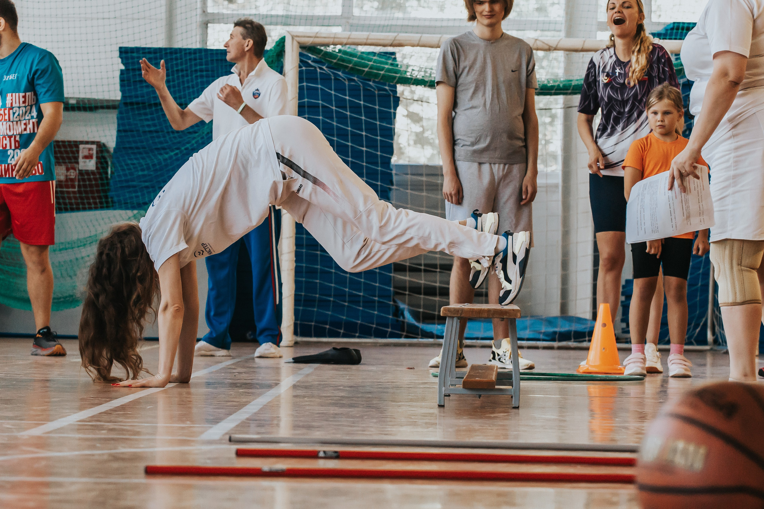 Репортажная спортивная съемка г. Королев стадион Металлист «папа, мама, я — спортивная семья». Юлия Егорова | Свадебный фотограф, семейный фотограф Москва, МО • Портреты • репортажи • день рождения • Love Story • дети