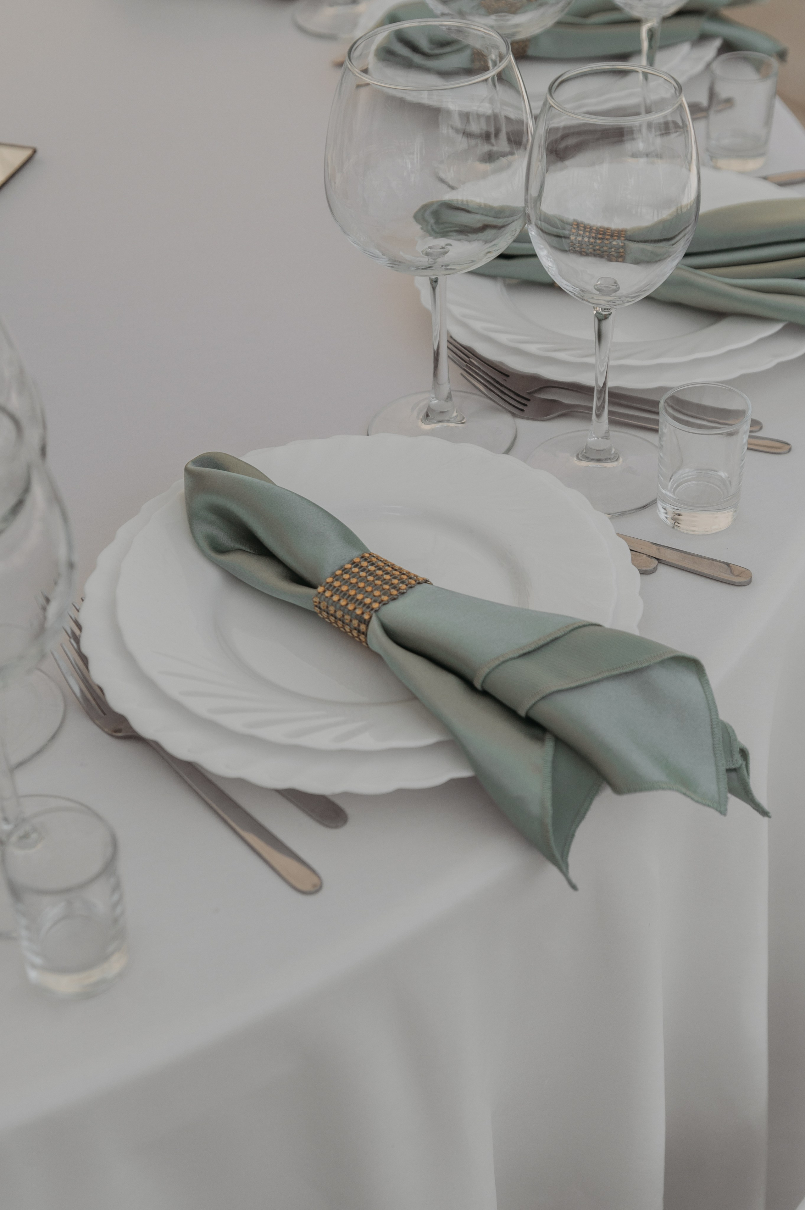 Свадебная фотосессия с утром невесты и красивым свадебным банкетом. Свадебный фотограф в Твери, Москве и Санкт-Петербурге Денисова Екатерина