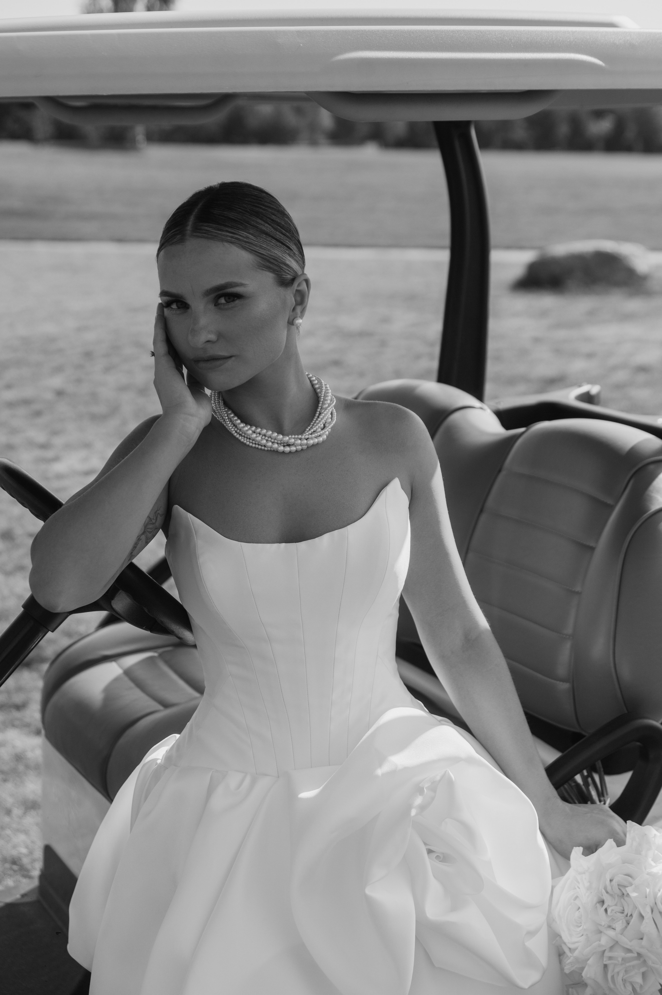 Свадебная фотосессия в Завидово гольф поле с утром невесты и красивым свадебным банкетом. Свадебный фотограф в Твери, Москве и Санкт-Петербурге Денисова Екатерина