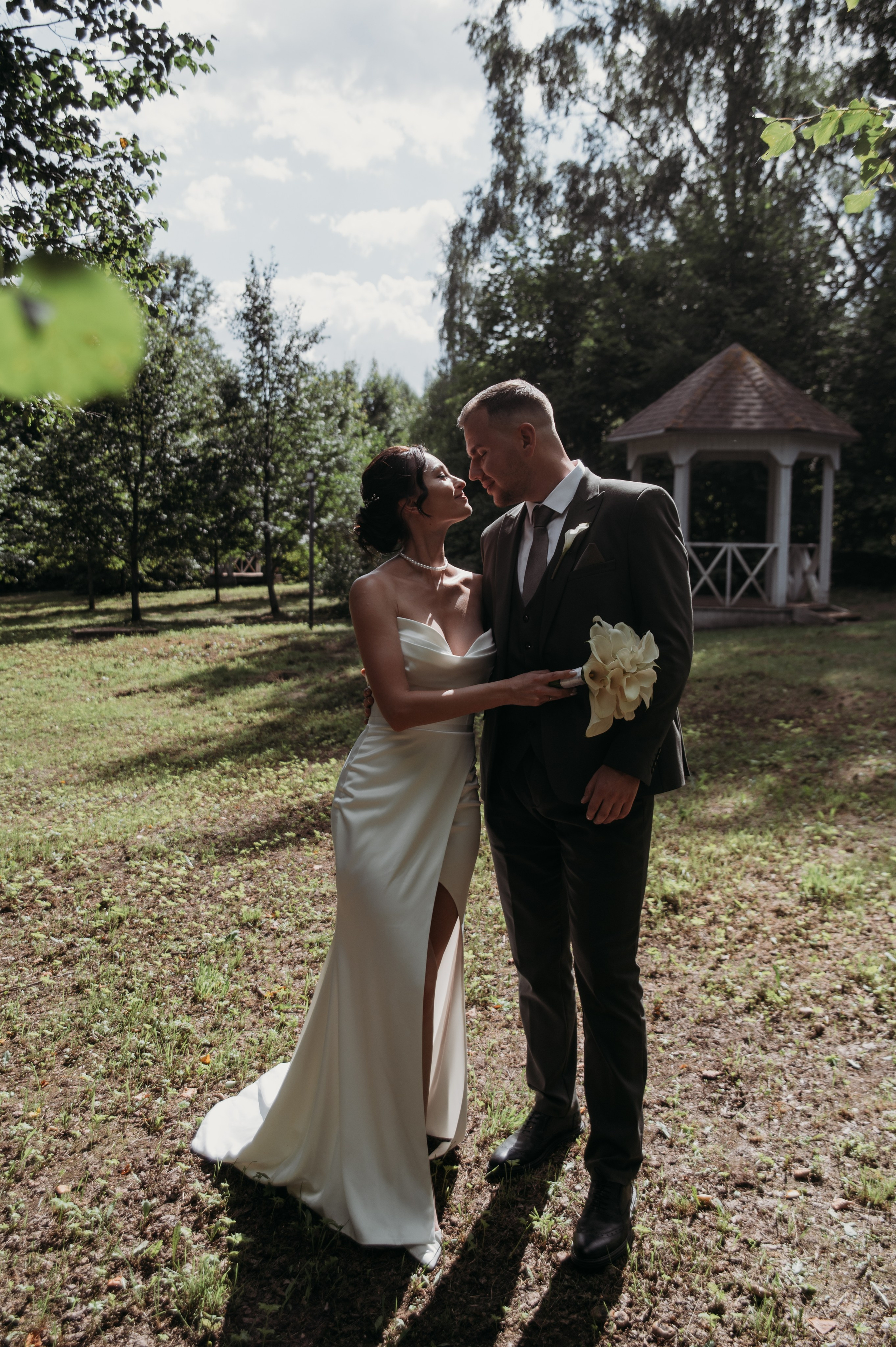 Галерея со свадьбы в Твери, красивая пара в Домотканово. Свадебный фотограф в Твери, Москве и Санкт-Петербурге Денисова Екатерина