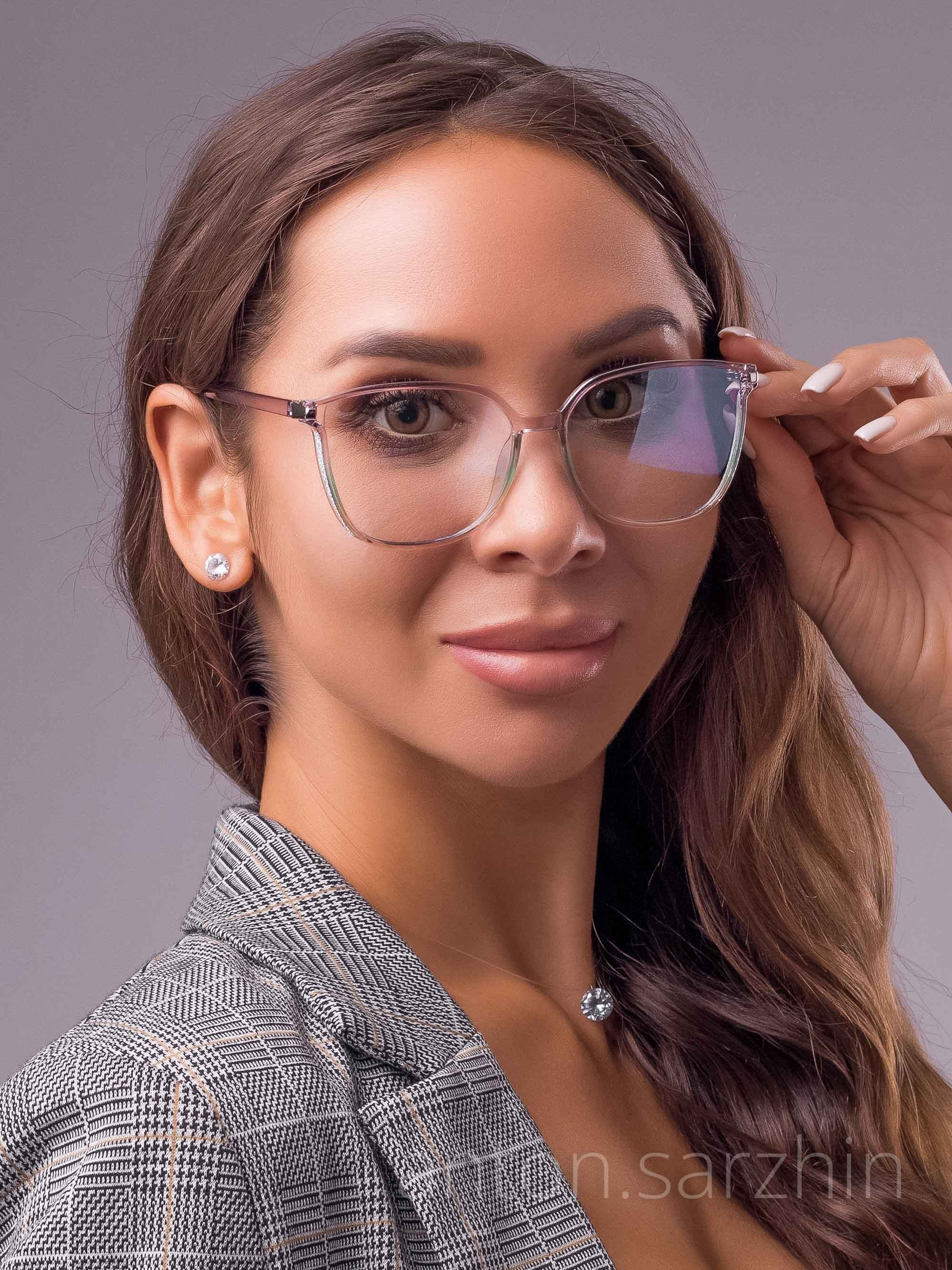 Фотосъемка очков на модели