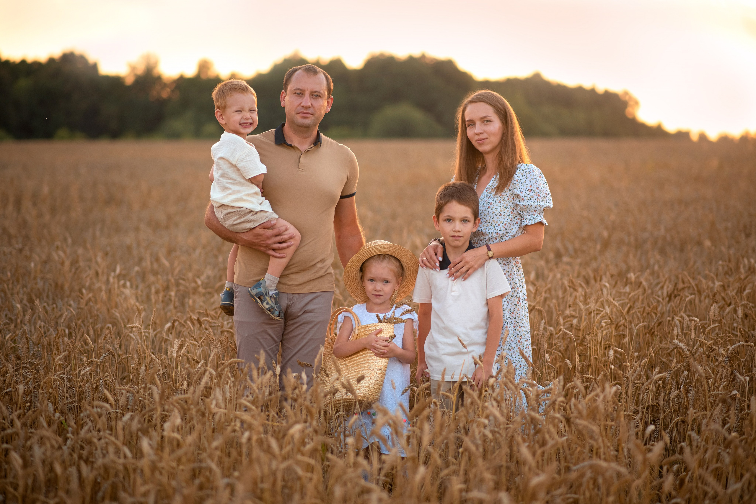 Семейная фотосессия в пшеничном поле. Семейный и детский фотограф в Туле Светлана Воронкова