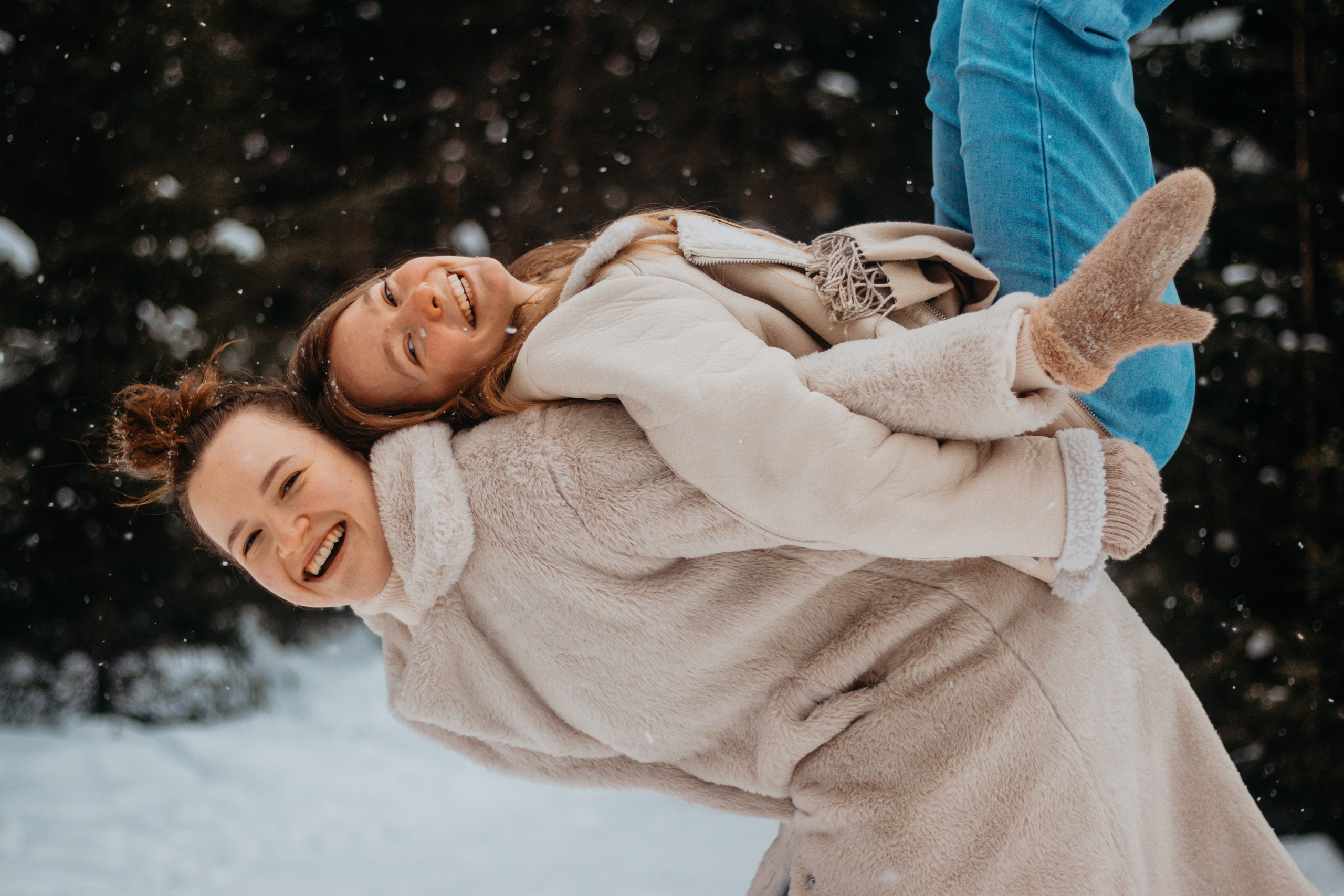 Шура и Даша. Лес