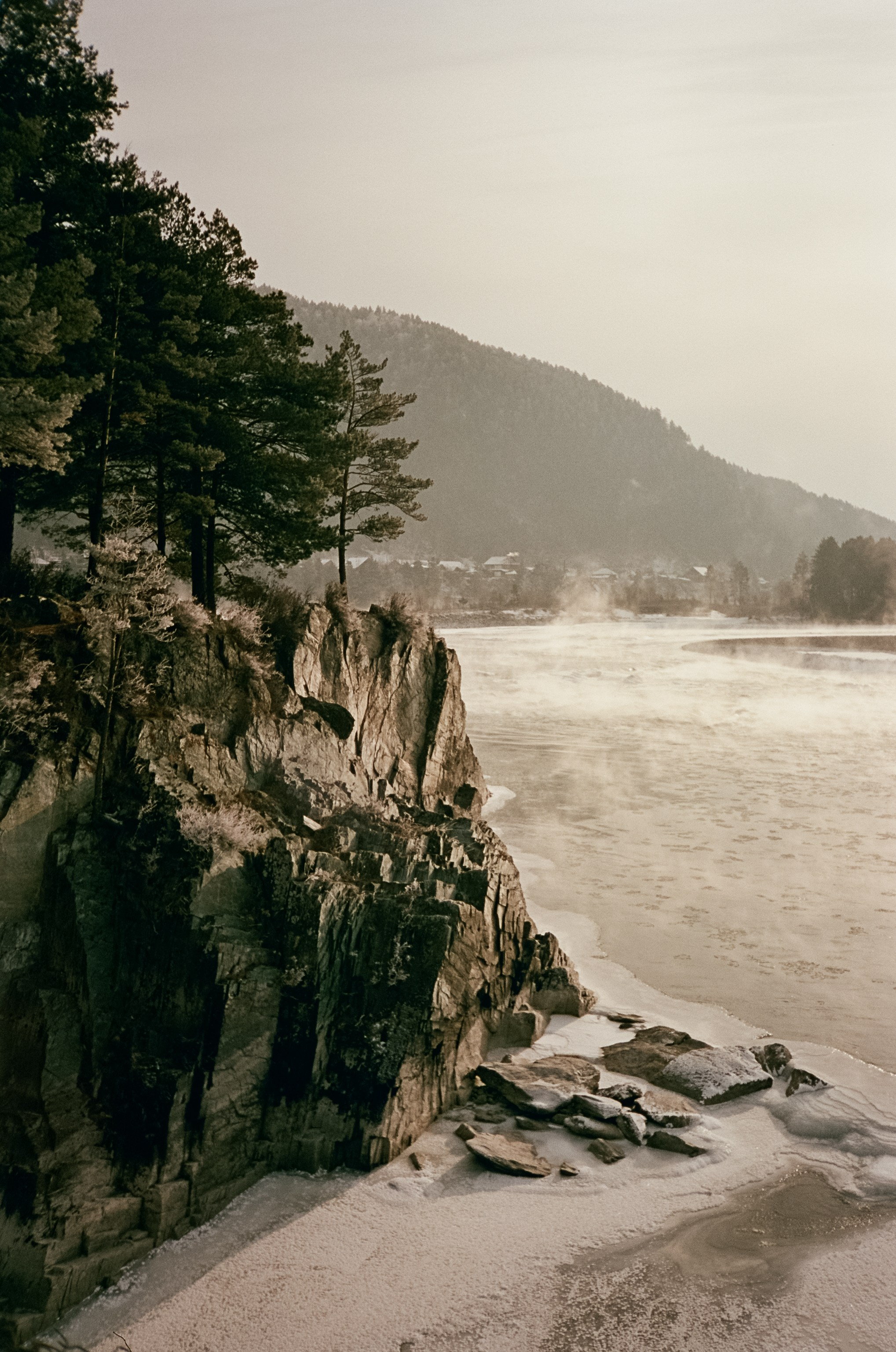 Утро на скалах Зубы Дракона. Чемал: поля и горы на закате. Фотограф-документалист Мария Осокина