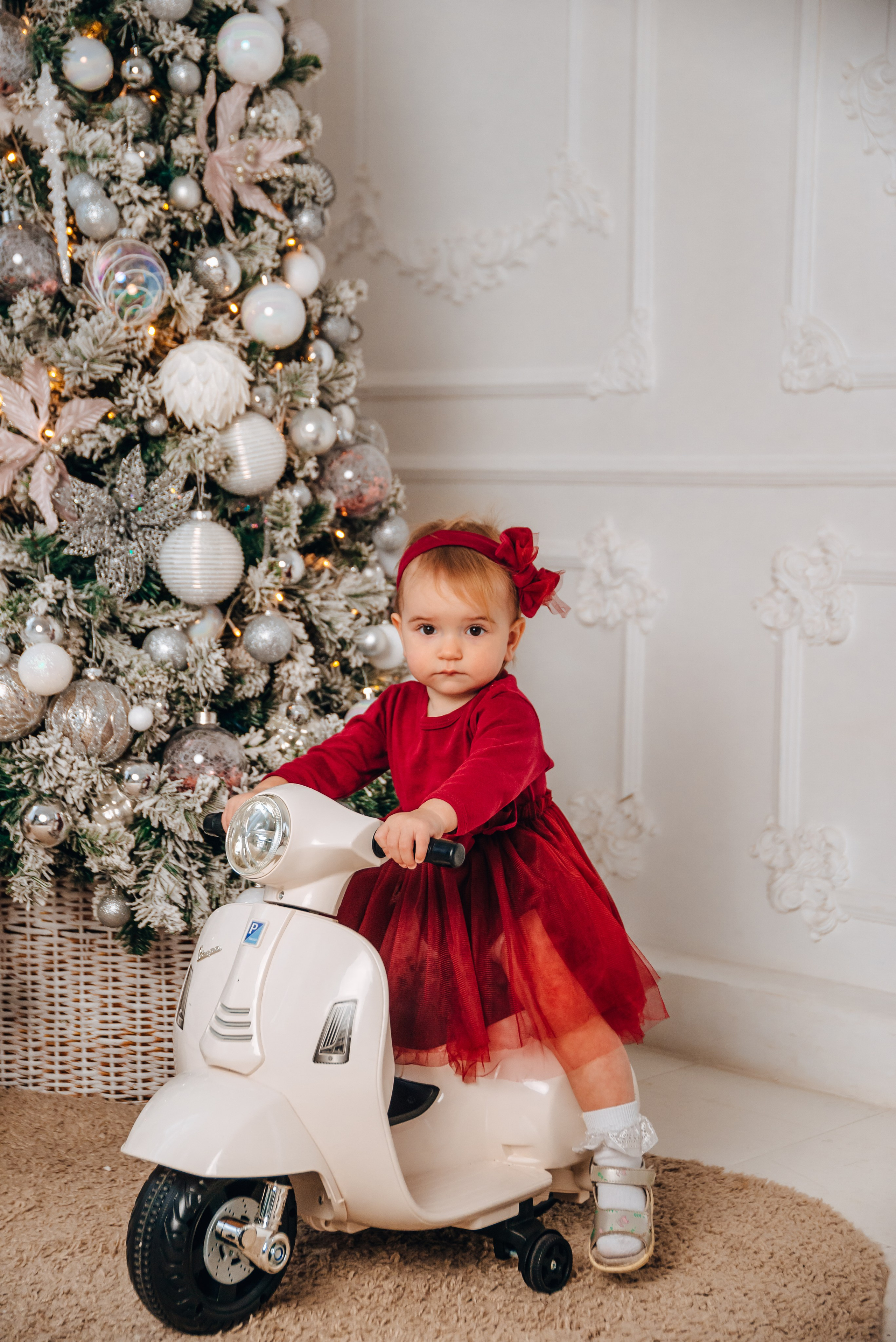 белый мотоцикл. идеален от 1 года до 3 лет. Аренда 500р