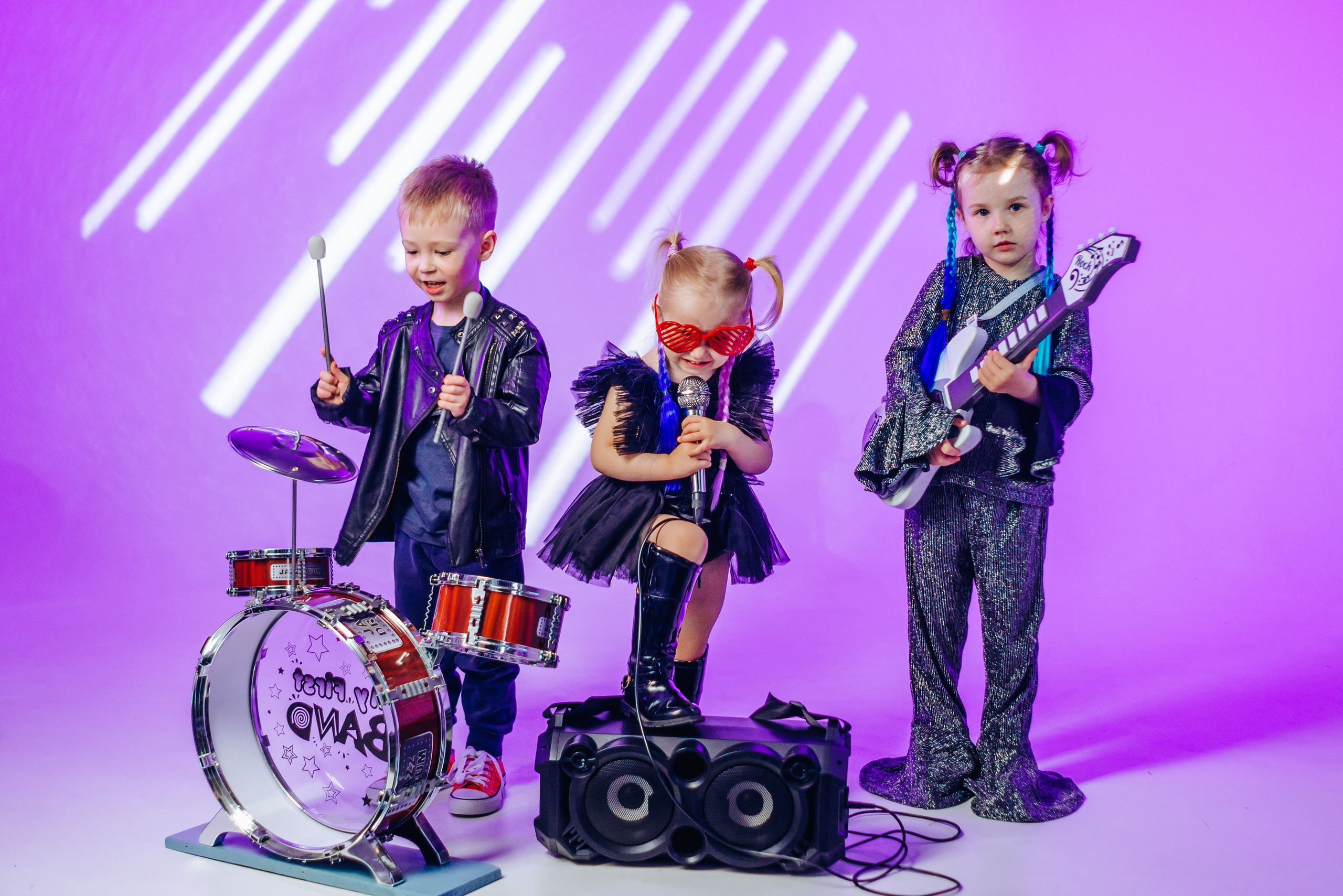 аренда музыкальных инструментов 1000р. (костюмы не входят)