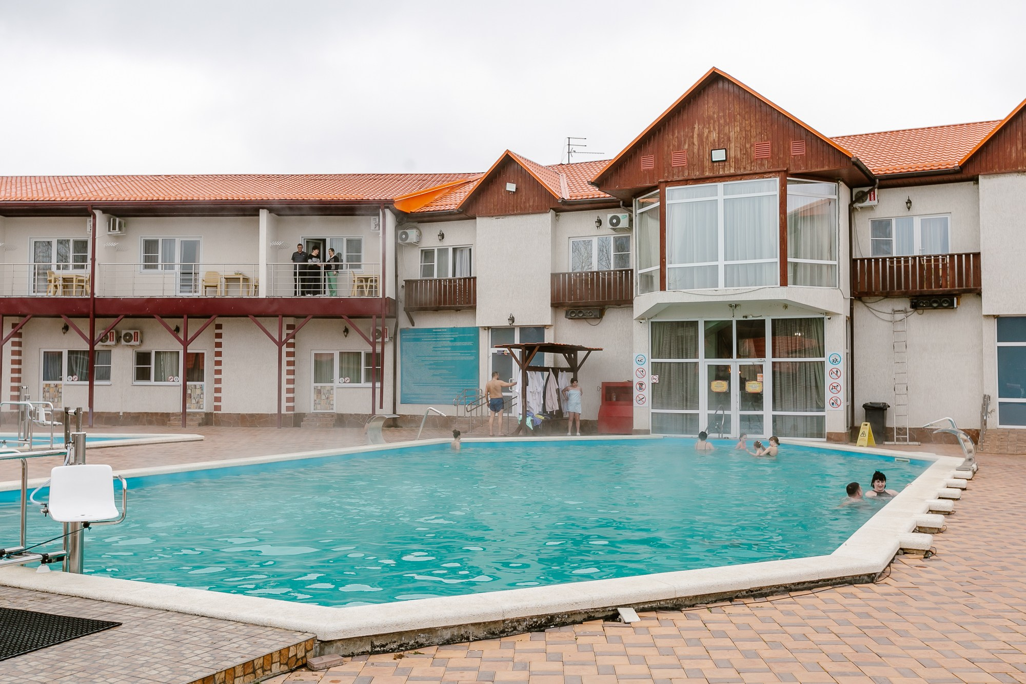 Фотографии территории термального источника март 2024 год