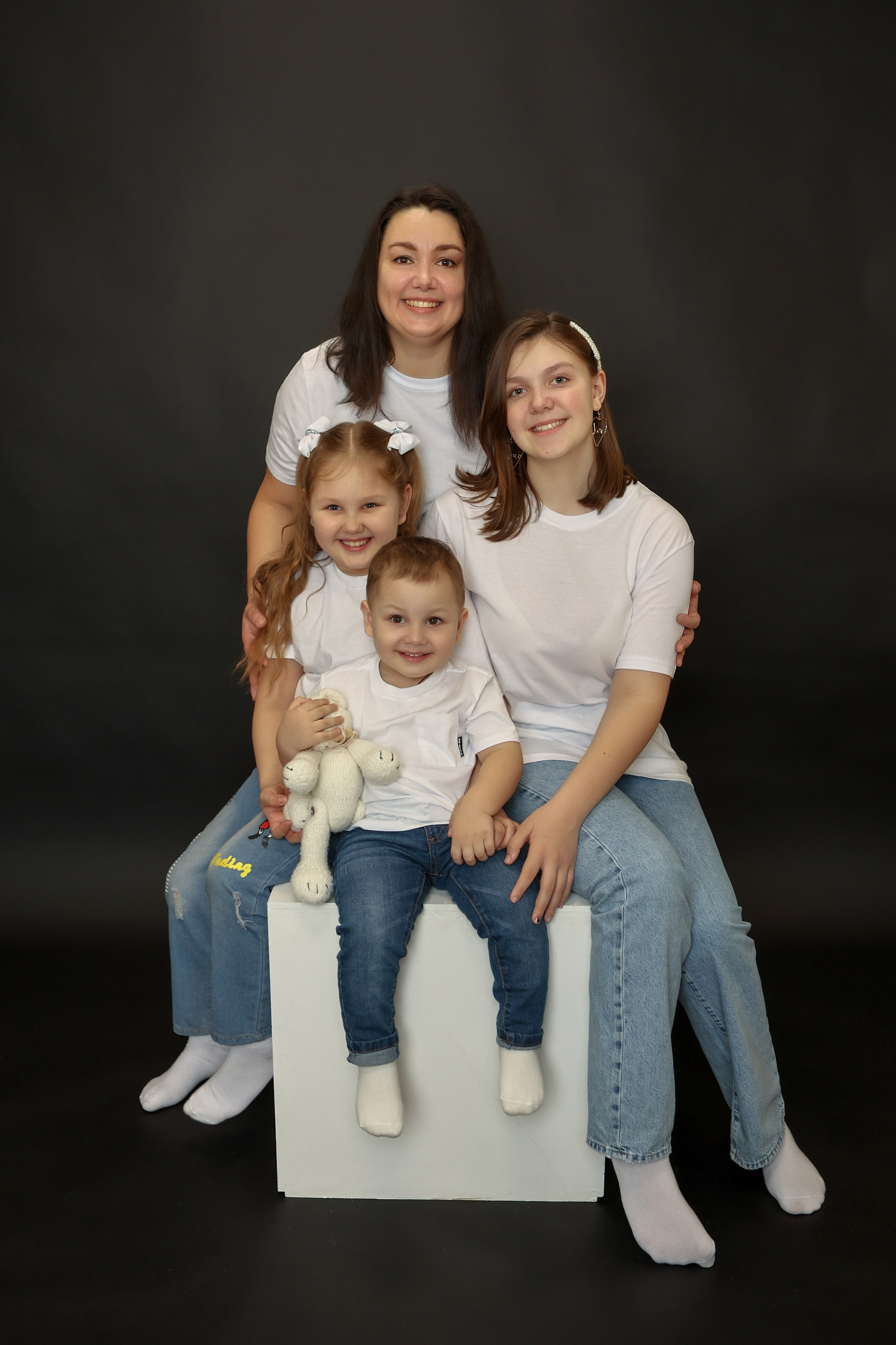 Фото с родителями на однотонных фонах. Фотограф новорожденных. Детский и семейный фотограф Марьяна Юдина