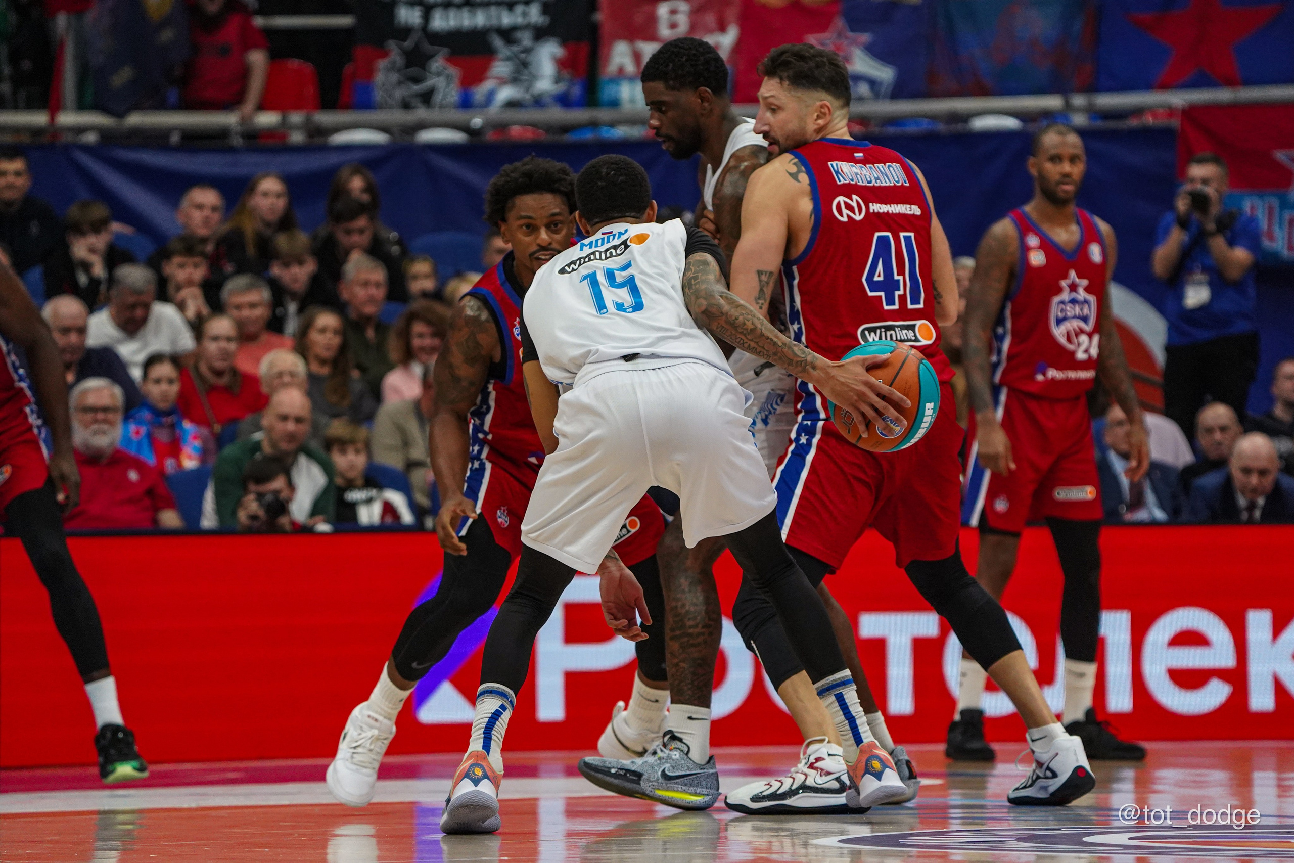 Баскетбол. ЦСКА-Зенит (13.10.24). Автомобильный фотограф Шакая Кирилл