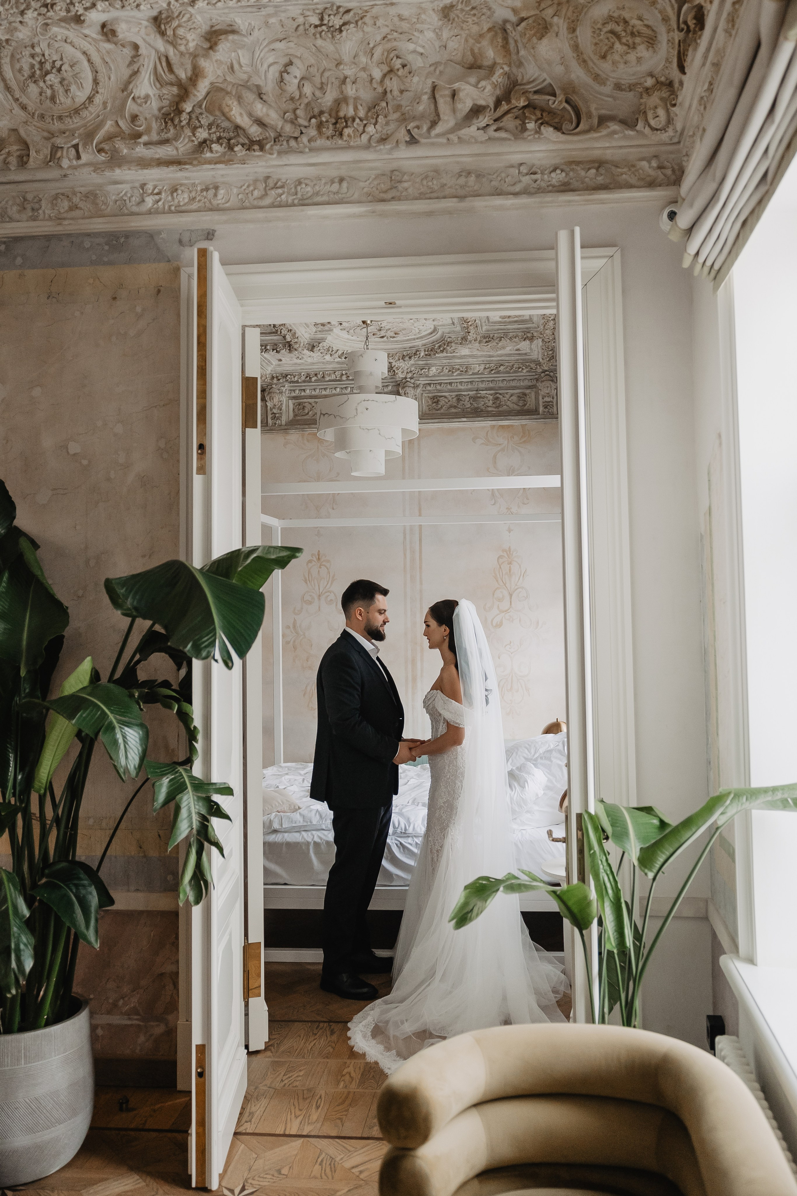 первая встреча жениха и невесты в отеле Twelve Reasons в Москве