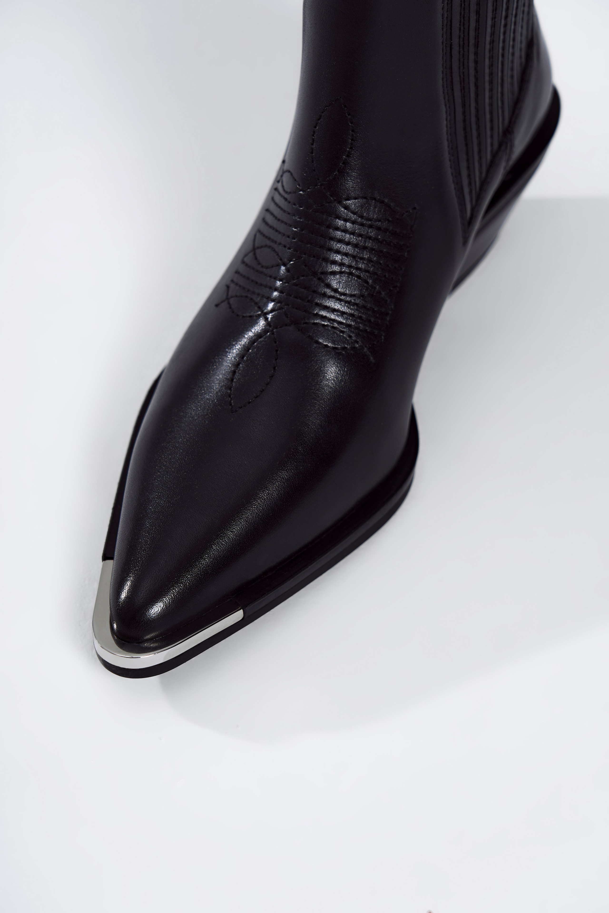 Amalie shoes. Retoucher