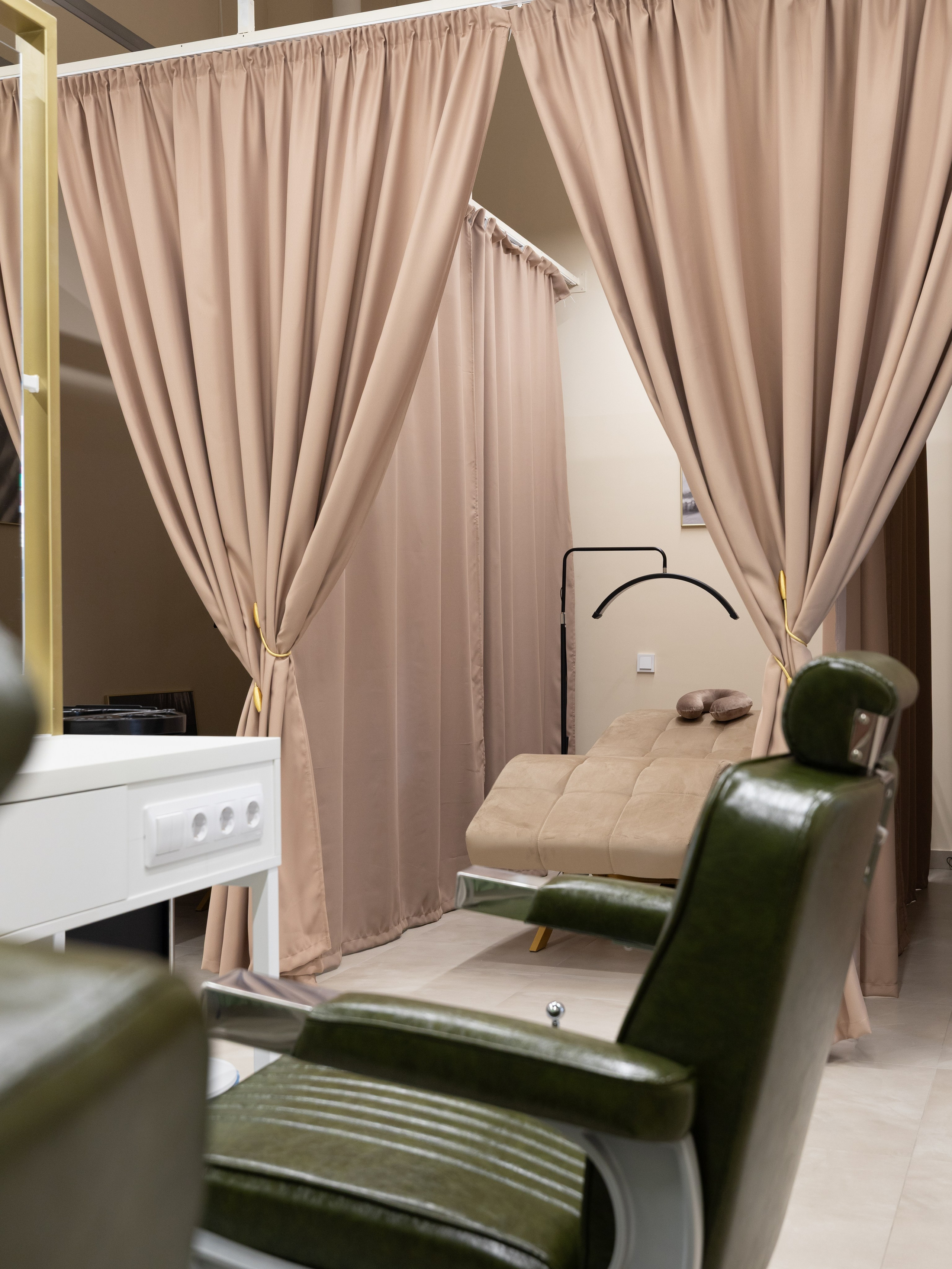 Бьюти-коворкинг на Парнасе. Интерьерный фотограф в Санкт-Петербурге Ксения Сорокина